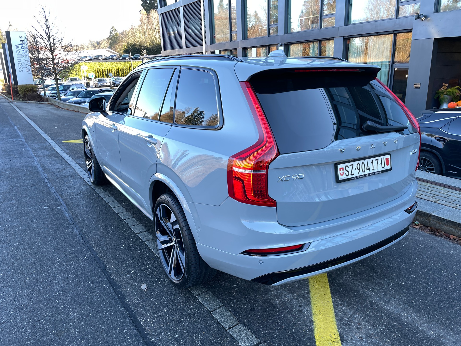 VOLVO XC90 T8 eAWD PluginHybrid Ultra Dark Geartronic 7-Sitzer mit AHK-showroom-element-2