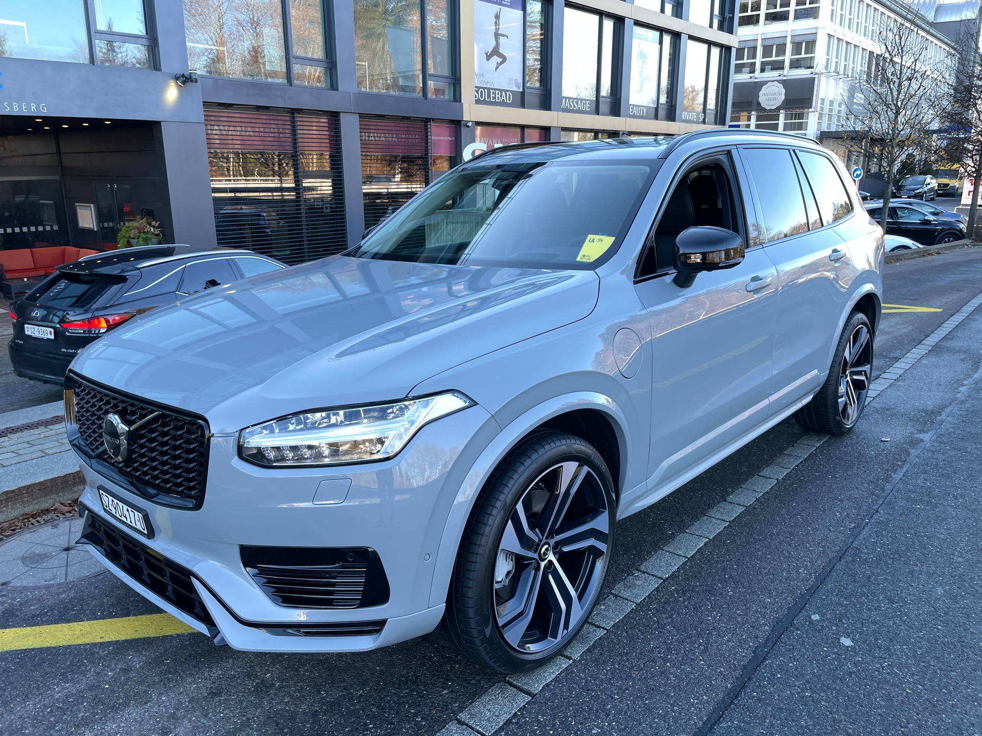 VOLVO XC90 T8 eAWD PluginHybrid Ultra Dark Geartronic 7-Sitzer mit AHK
