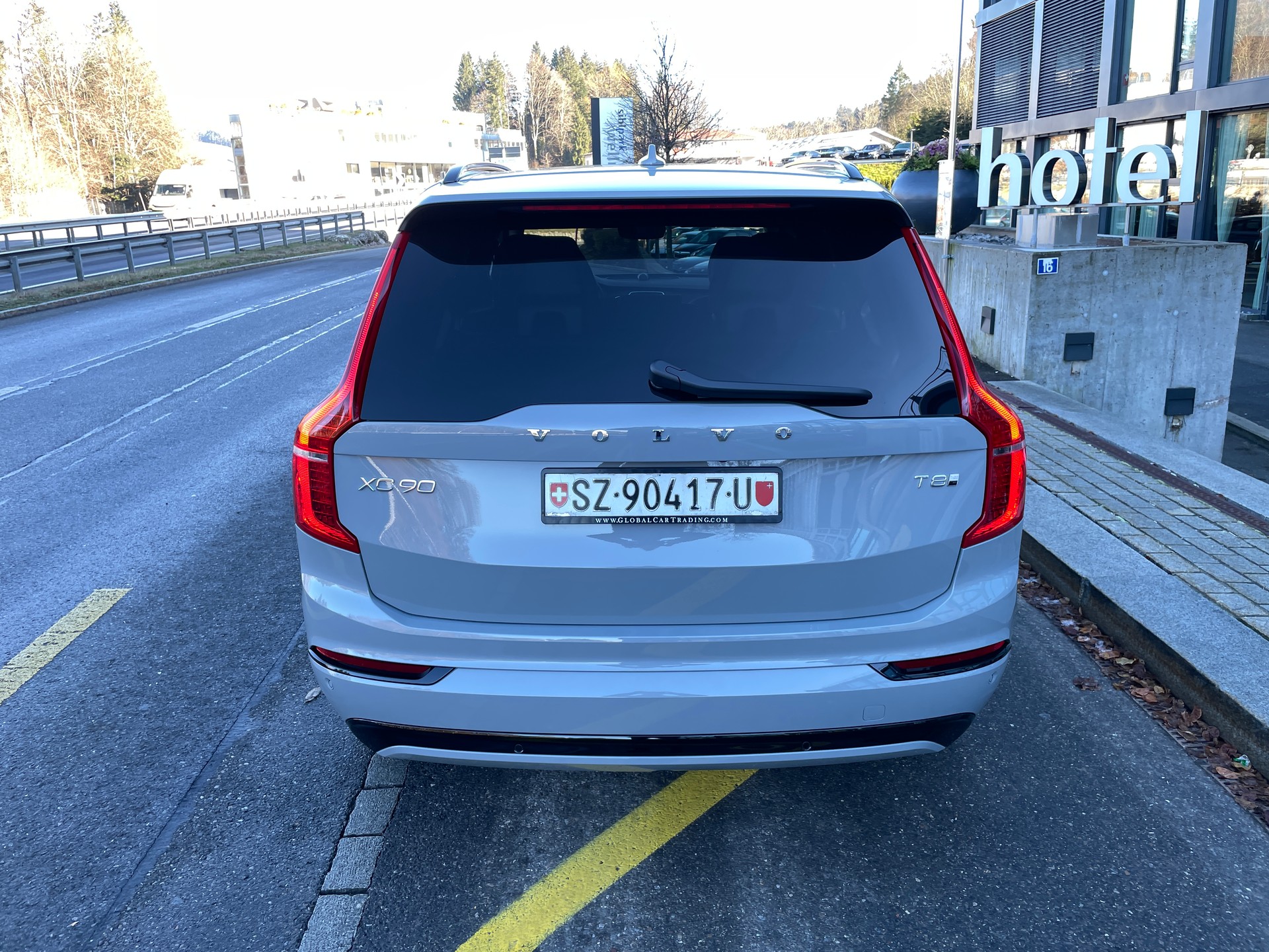 VOLVO XC90 T8 eAWD PluginHybrid Ultra Dark Geartronic 7-Sitzer mit AHK-showroom-element-3