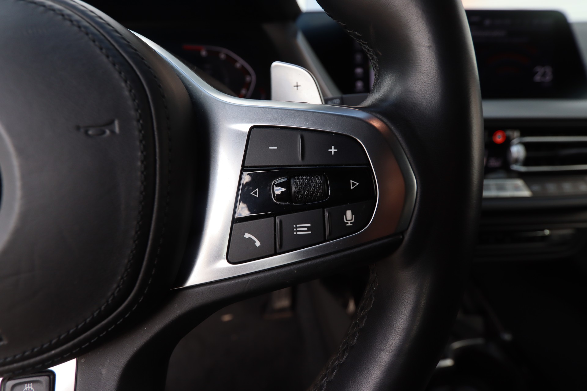BMW M135i xDrive Steptronic-image-15