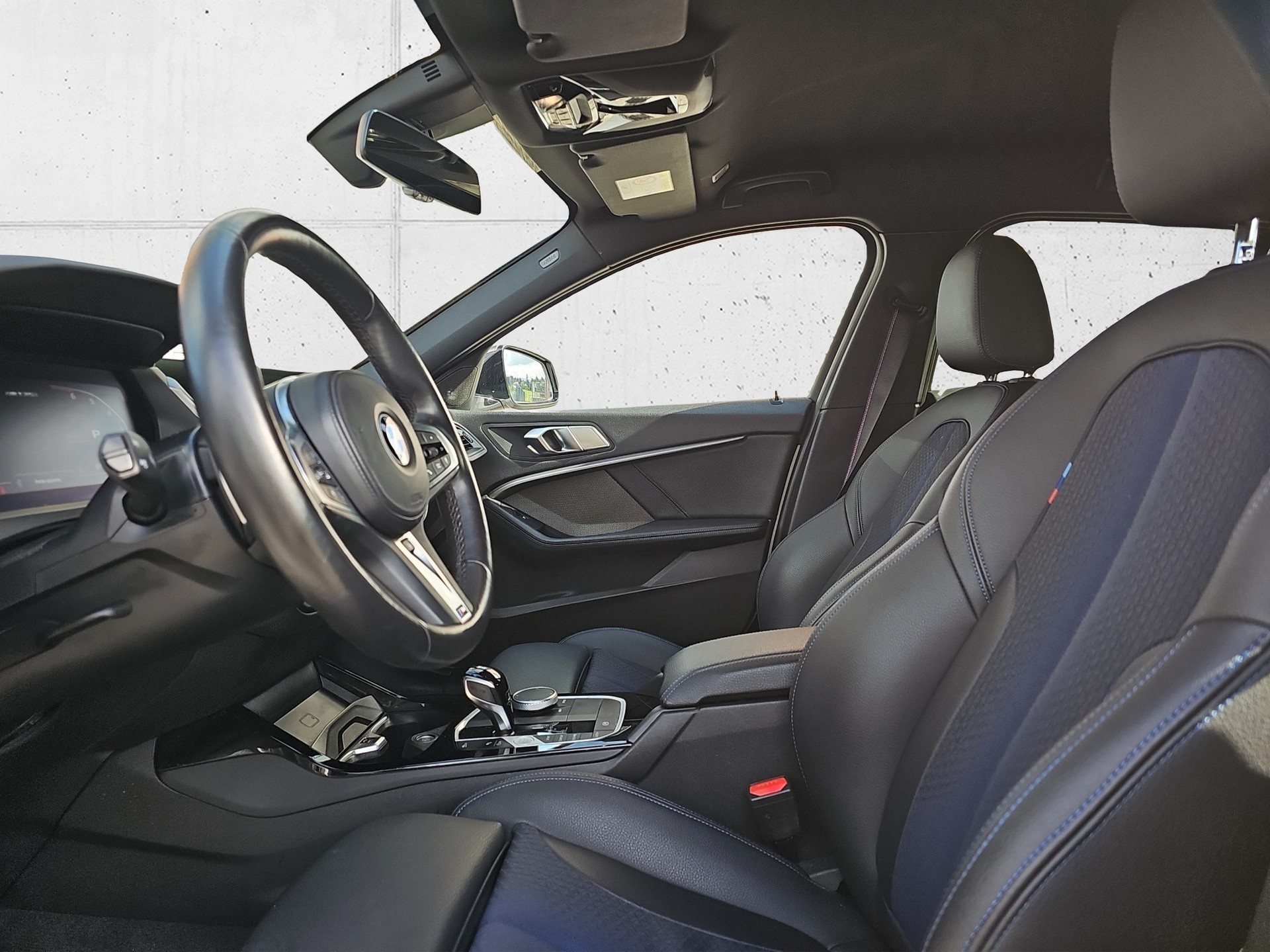 BMW M135i xDrive Steptronic-image-10