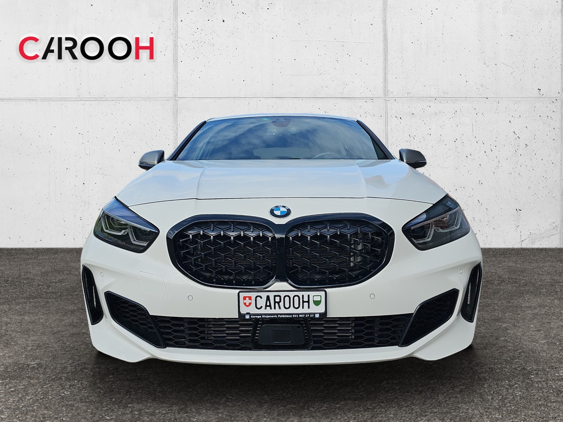 BMW M135i xDrive Steptronic-showroom-element-1