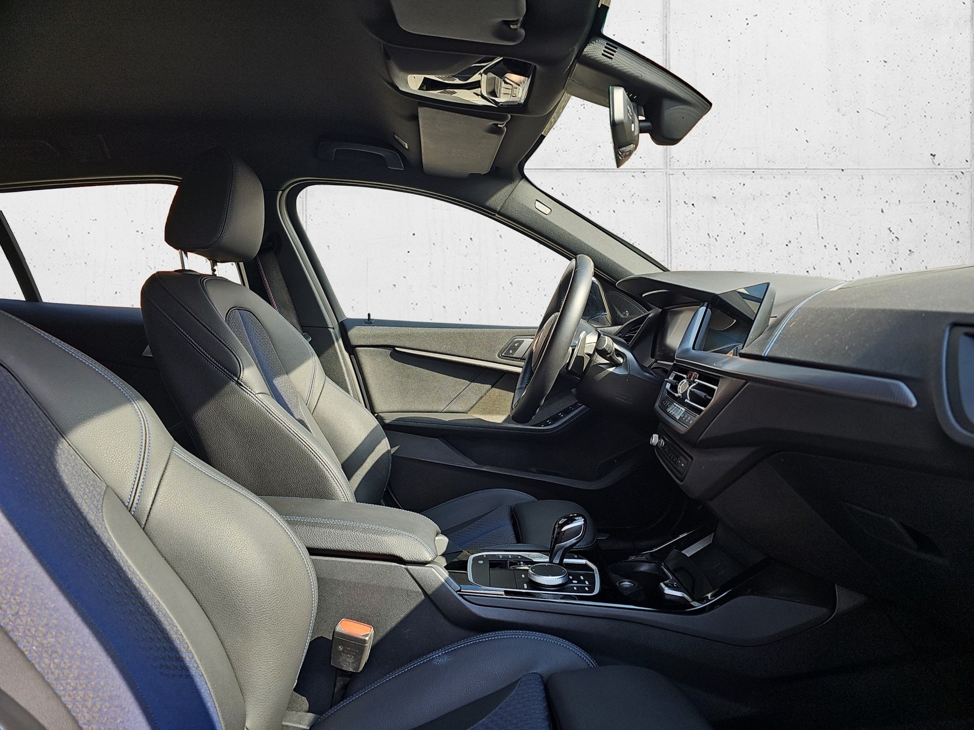 BMW M135i xDrive Steptronic-image-22