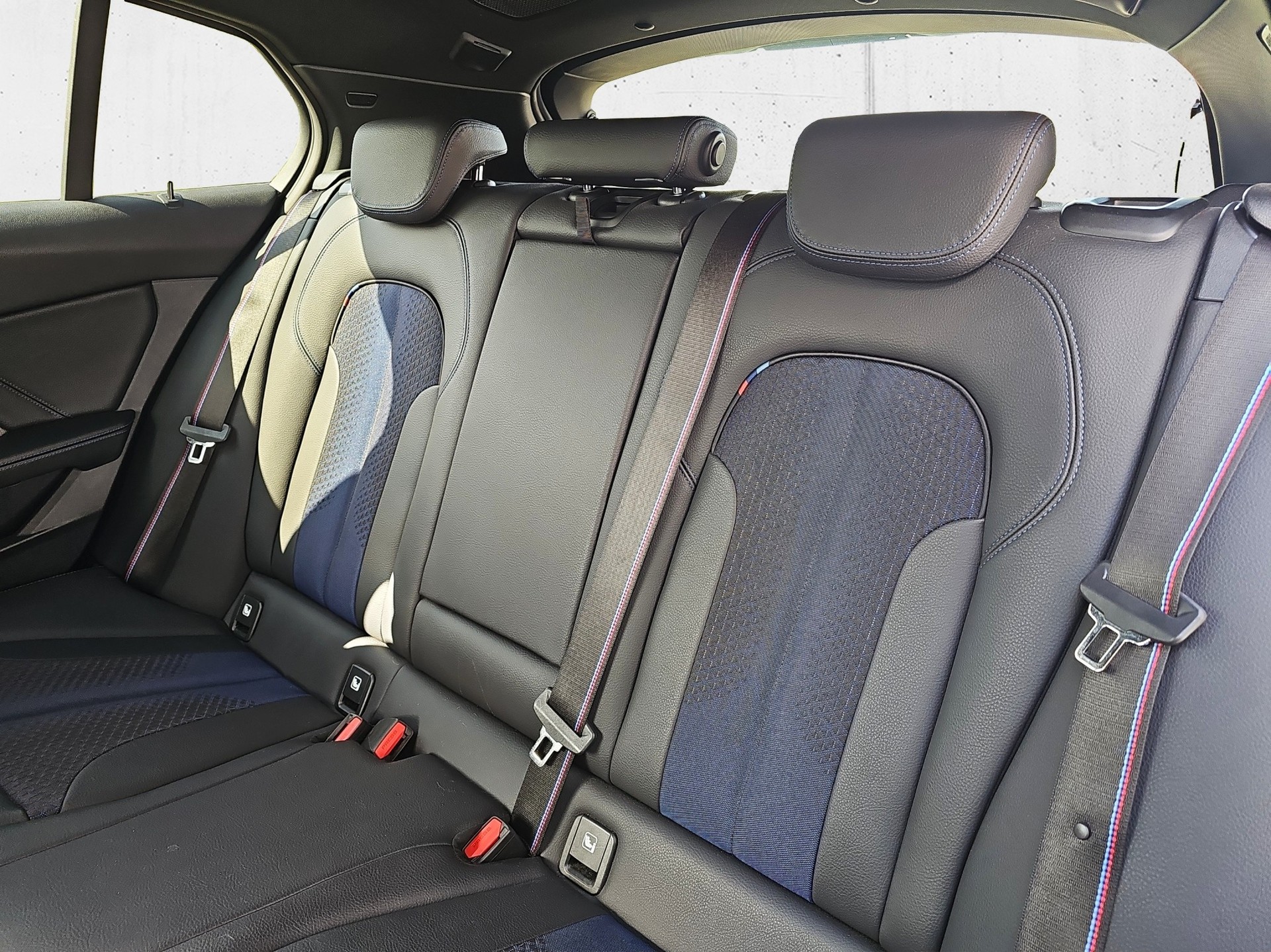 BMW M135i xDrive Steptronic-image-25