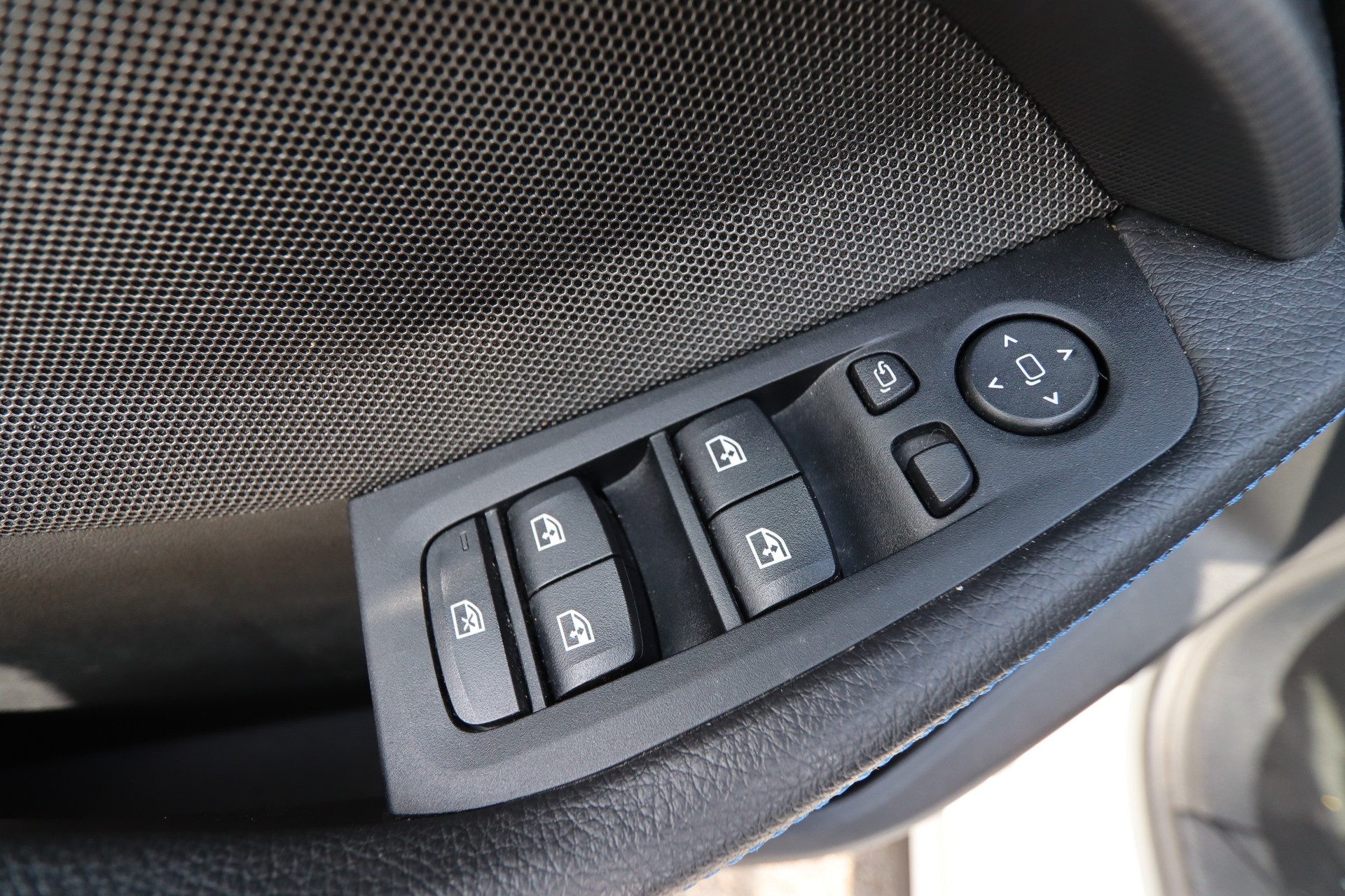 BMW M135i xDrive Steptronic-image-24