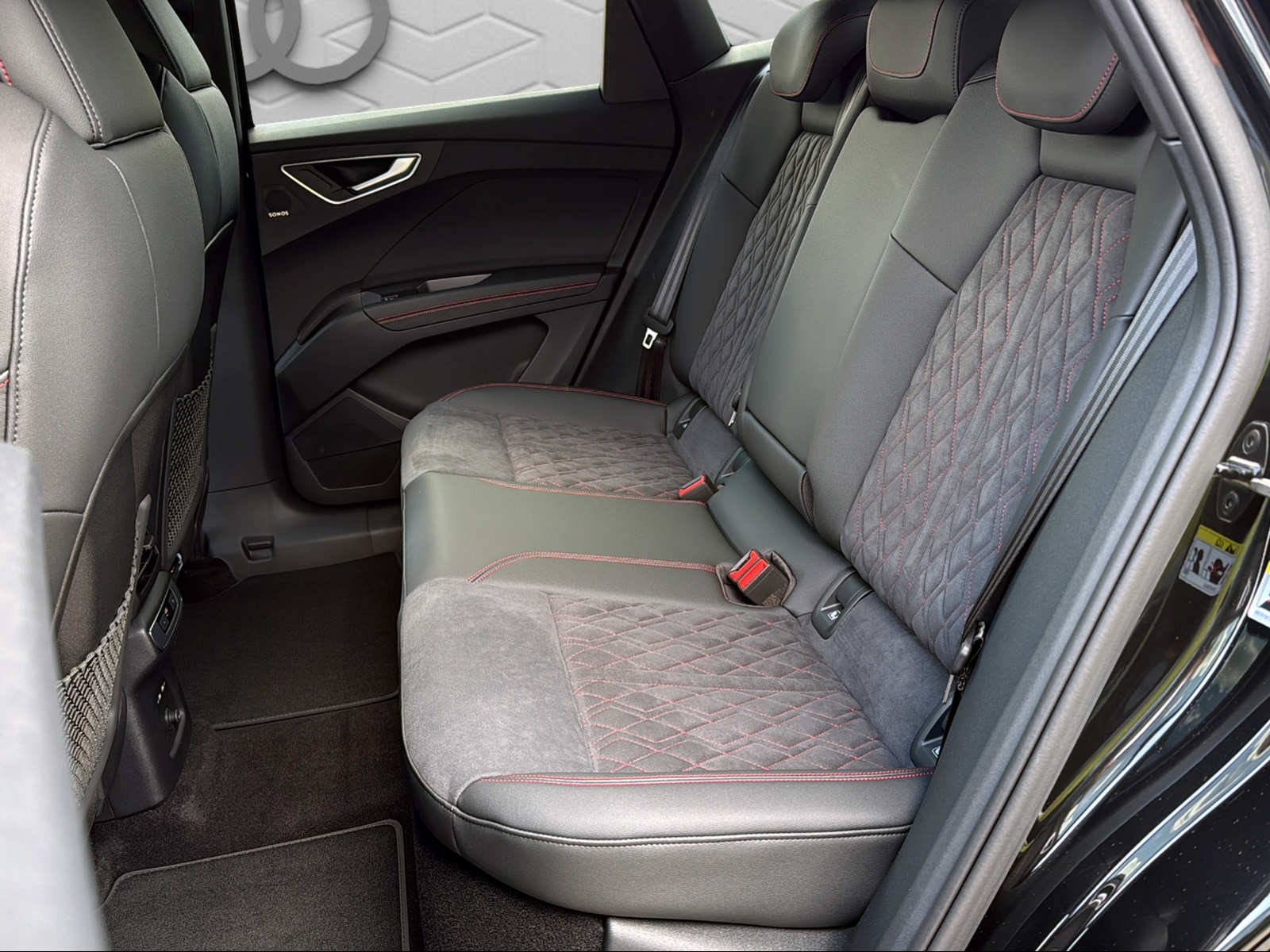 AUDI Q4 Sportback e-tron 45 Edition Swiss Ski quattro-image-12