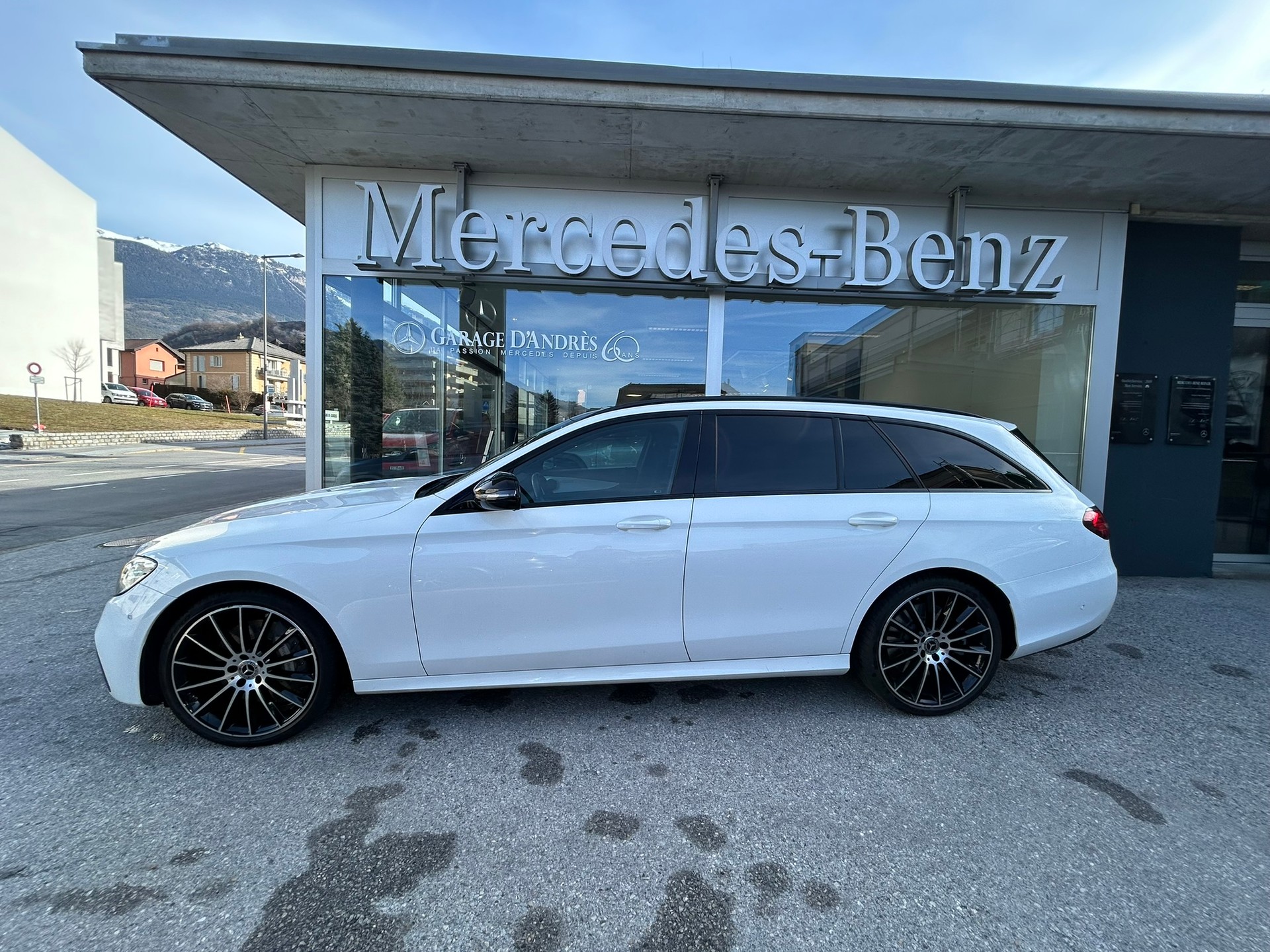 MERCEDES-BENZ E 450 T 4Matic AMG Line 9G-Tronic-showroom-element-2