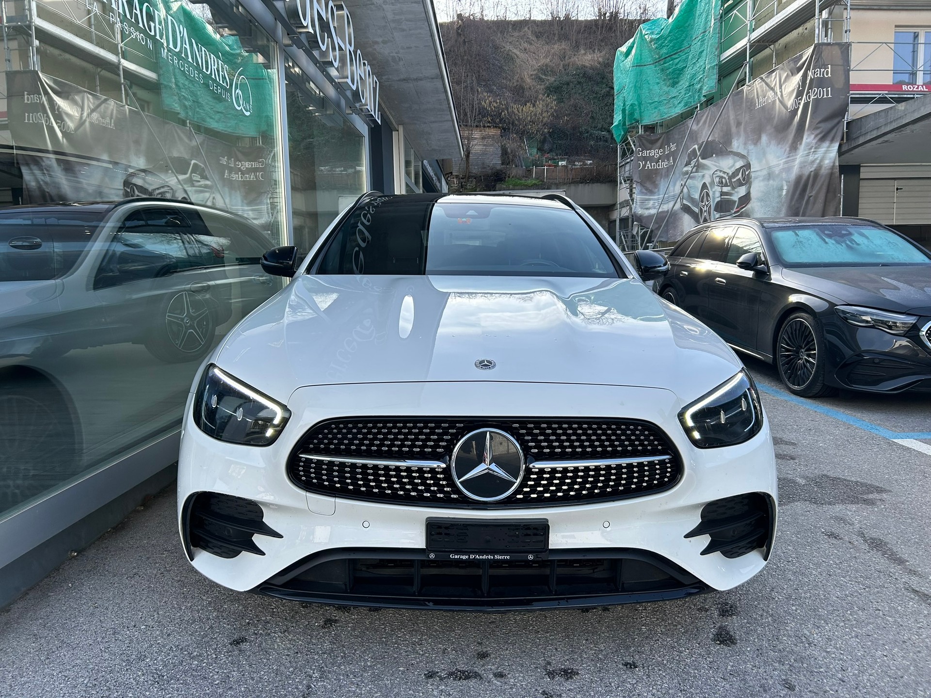 MERCEDES-BENZ E 450 T 4Matic AMG Line 9G-Tronic-showroom-element-1