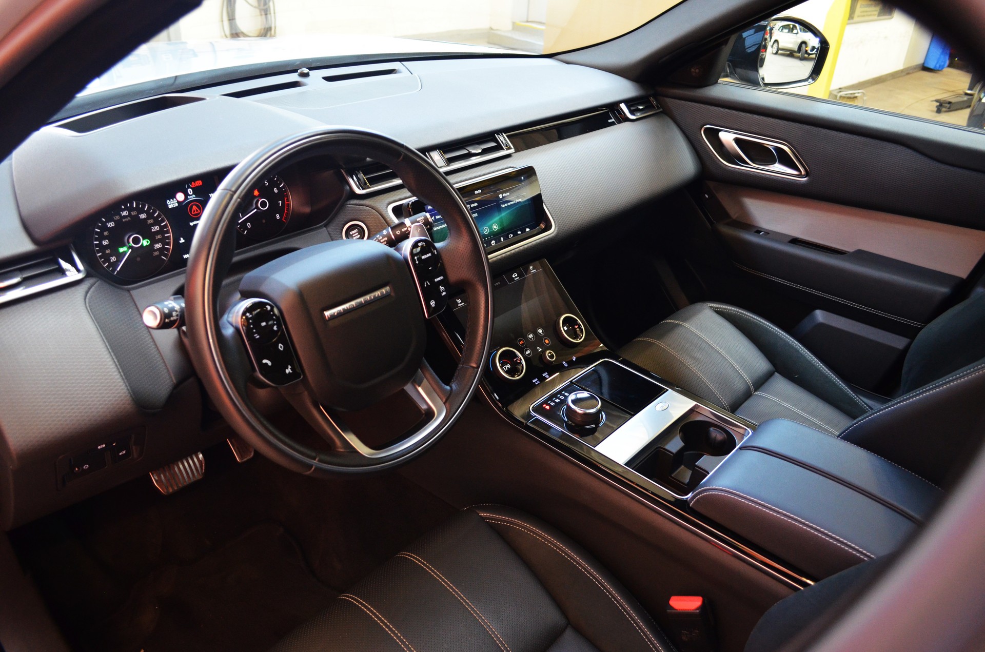 LAND ROVER Range Rover Velar P 250 R-Dynamic S-image-7