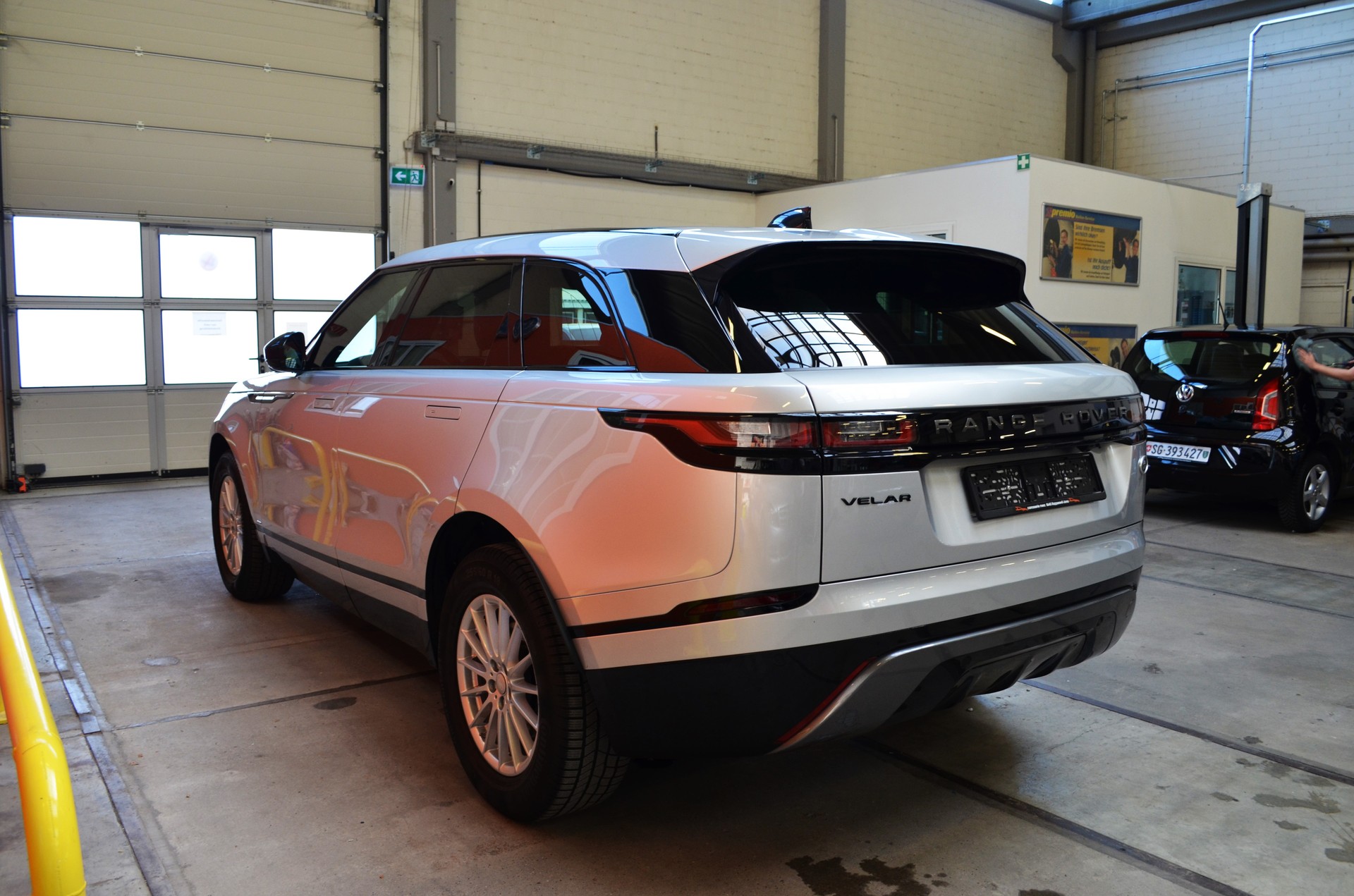 LAND ROVER Range Rover Velar P 250 R-Dynamic S-image-6