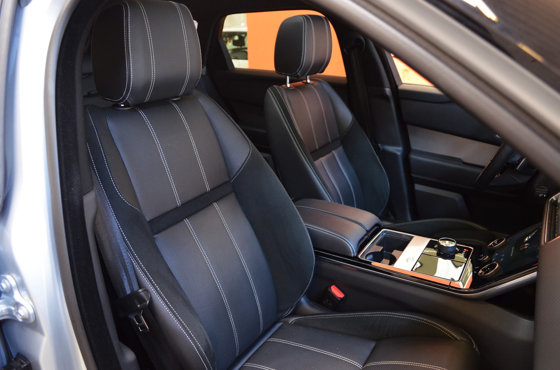 LAND ROVER Range Rover Velar P 250 R-Dynamic S-image-9