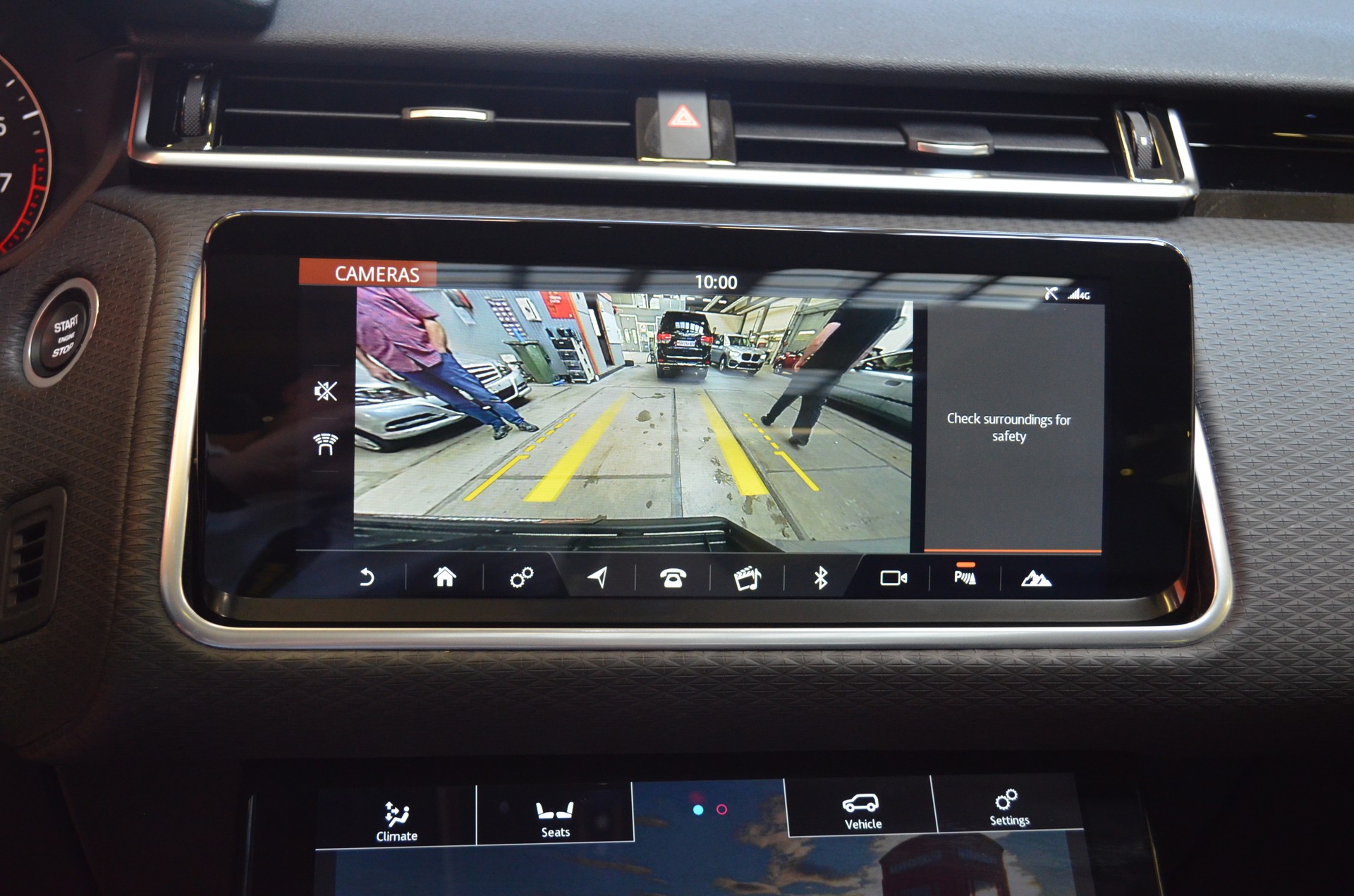 LAND ROVER Range Rover Velar P 250 R-Dynamic S-image-10
