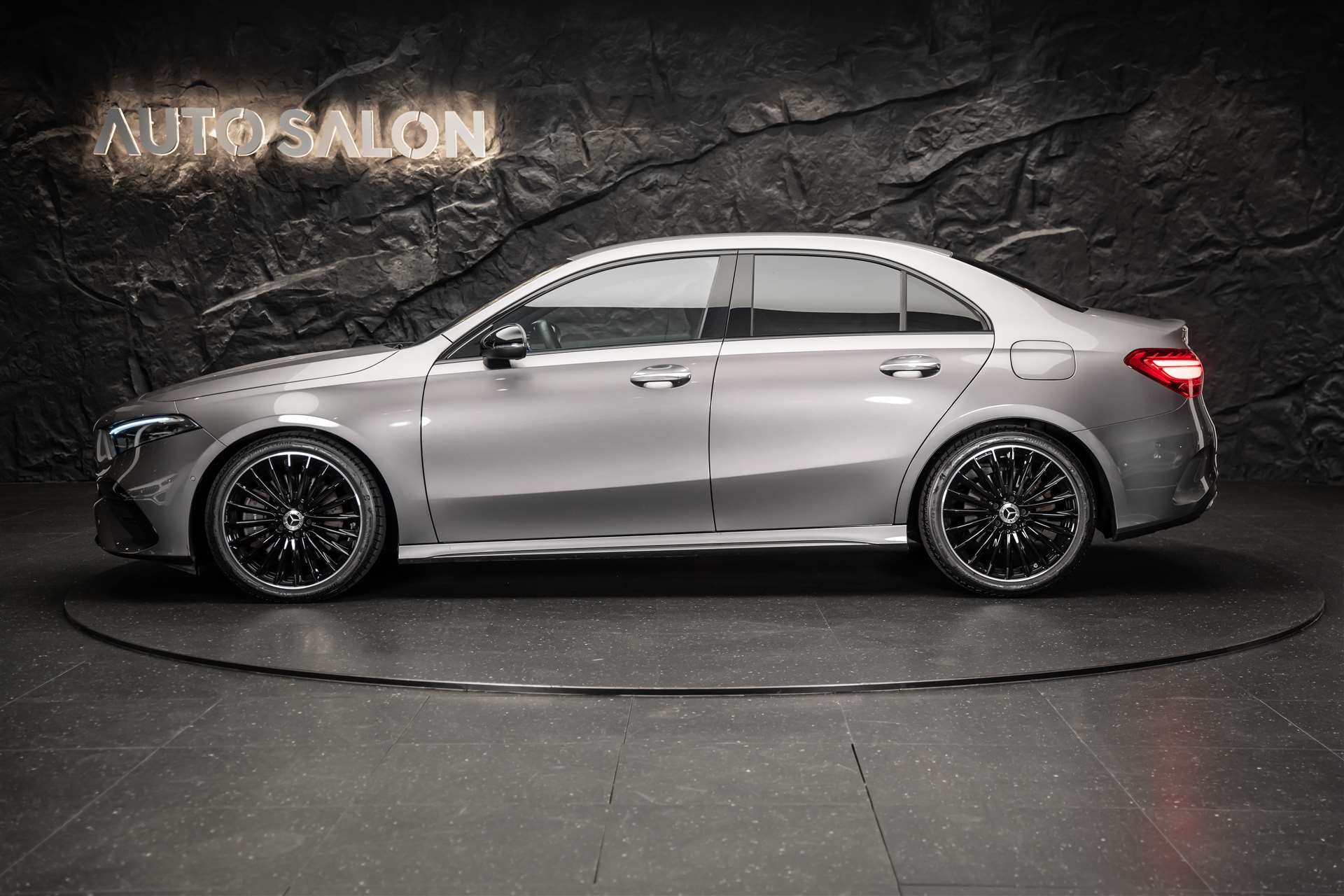 MERCEDES-BENZ A 250 AMG Line 4Matic 8G-DCT *Facelift*Werksgarantie*-showroom-element-1