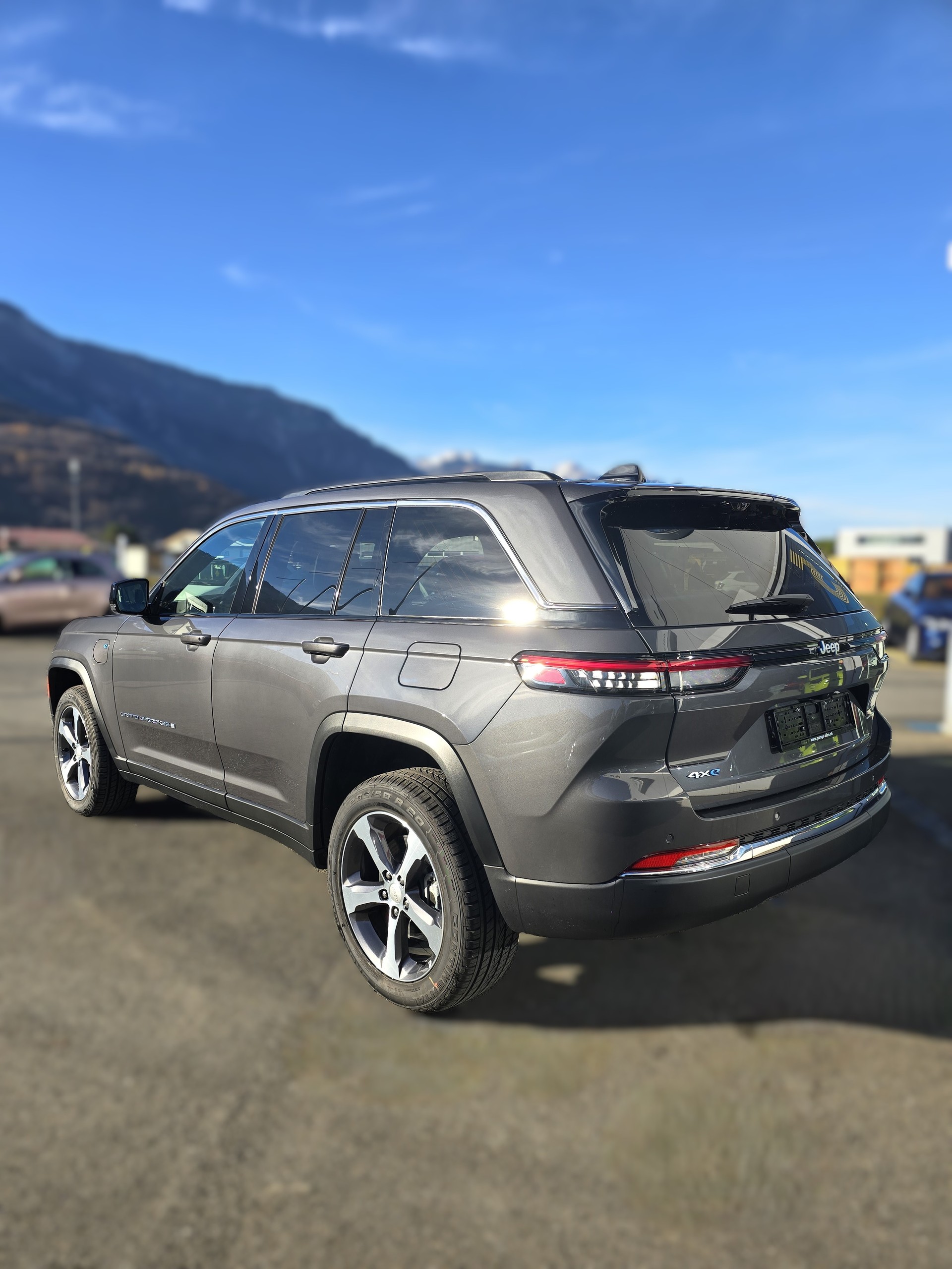JEEP Grand Cherokee 2.0 Plug-in-Hybrid Limited 4xe-showroom-element-3