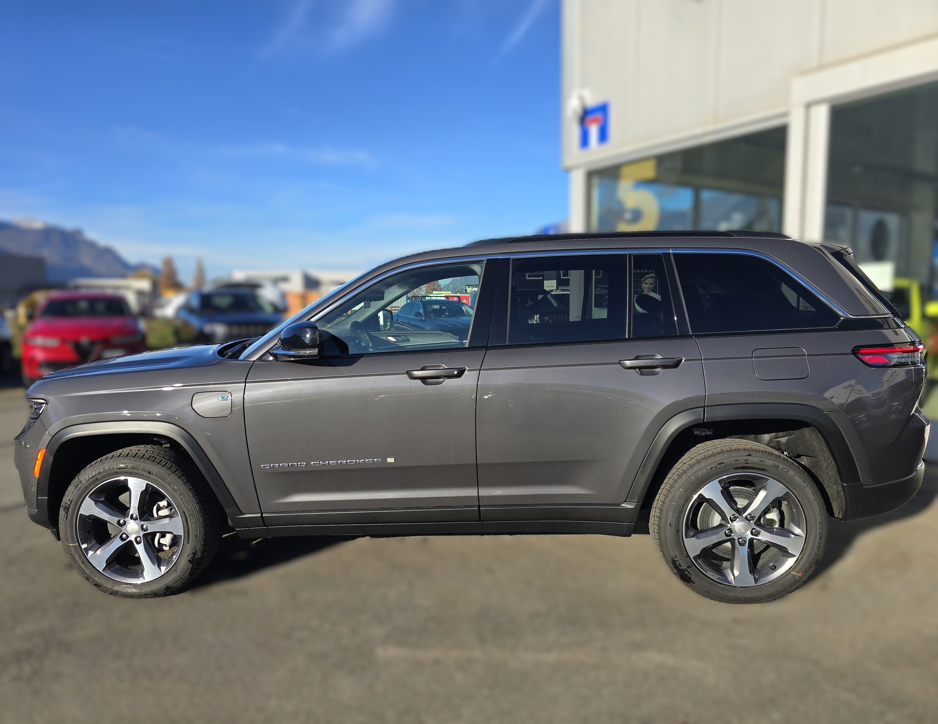 JEEP Grand Cherokee 2.0 Plug-in-Hybrid Limited 4xe-showroom-element-2