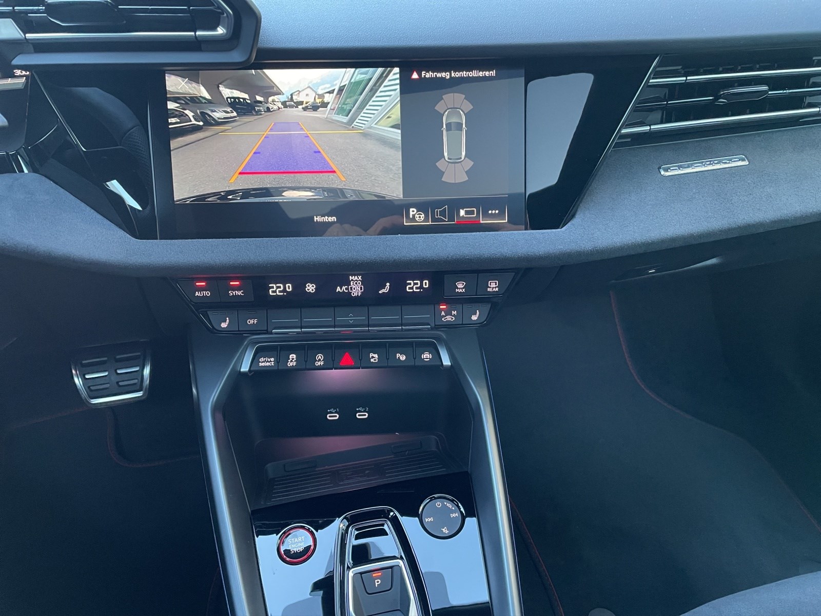 AUDI S3 Sportback 2.0 TFSI quattro-image-11