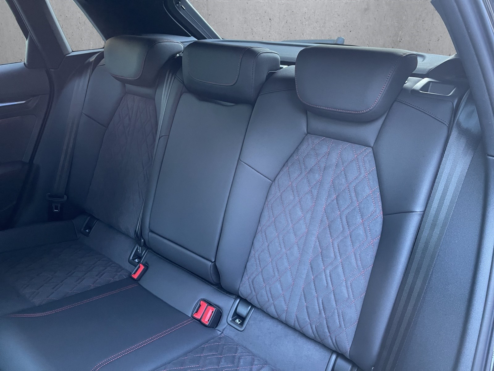 AUDI S3 Sportback 2.0 TFSI quattro-image-13