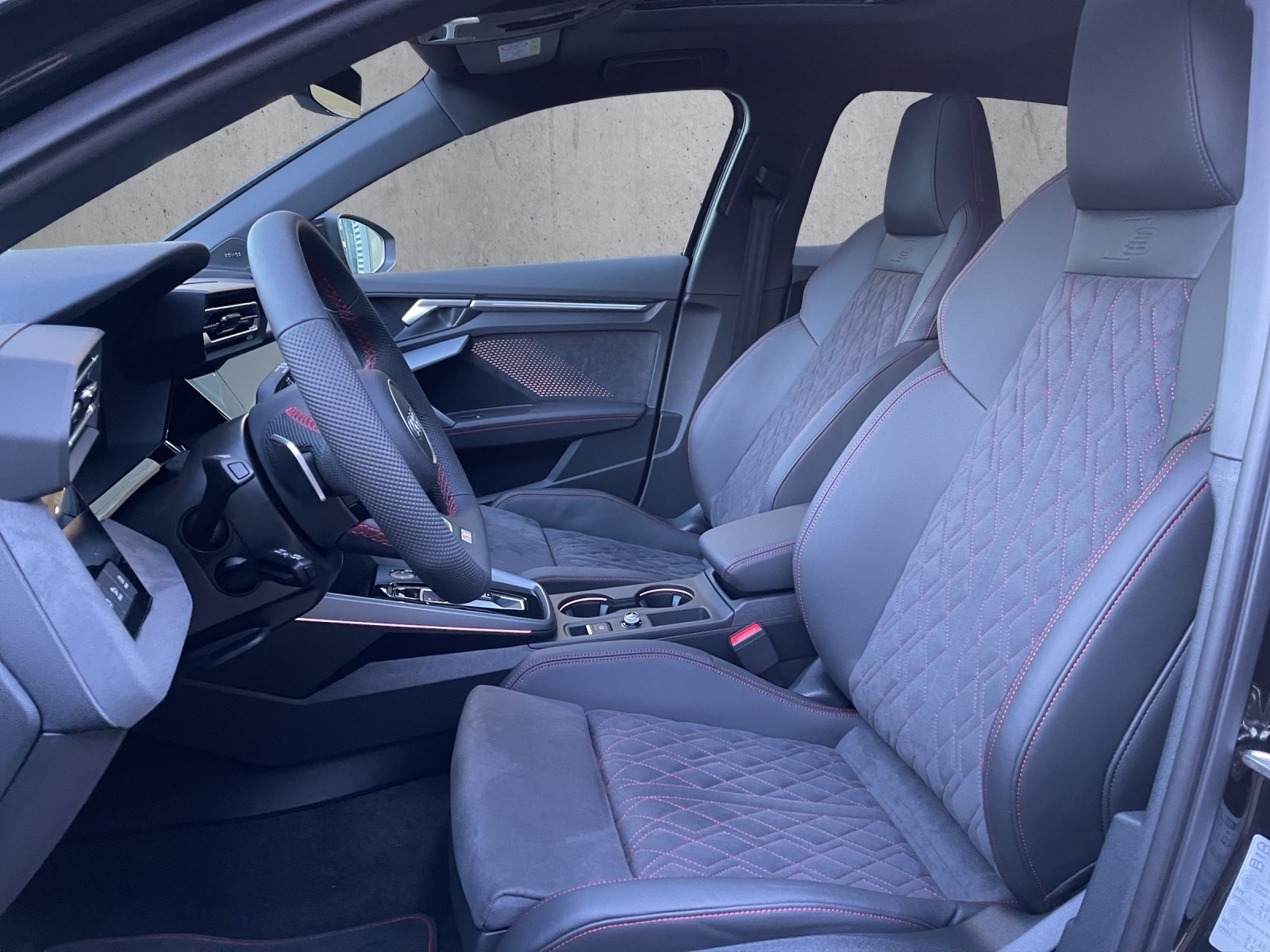 AUDI S3 Sportback 2.0 TFSI quattro-image-6
