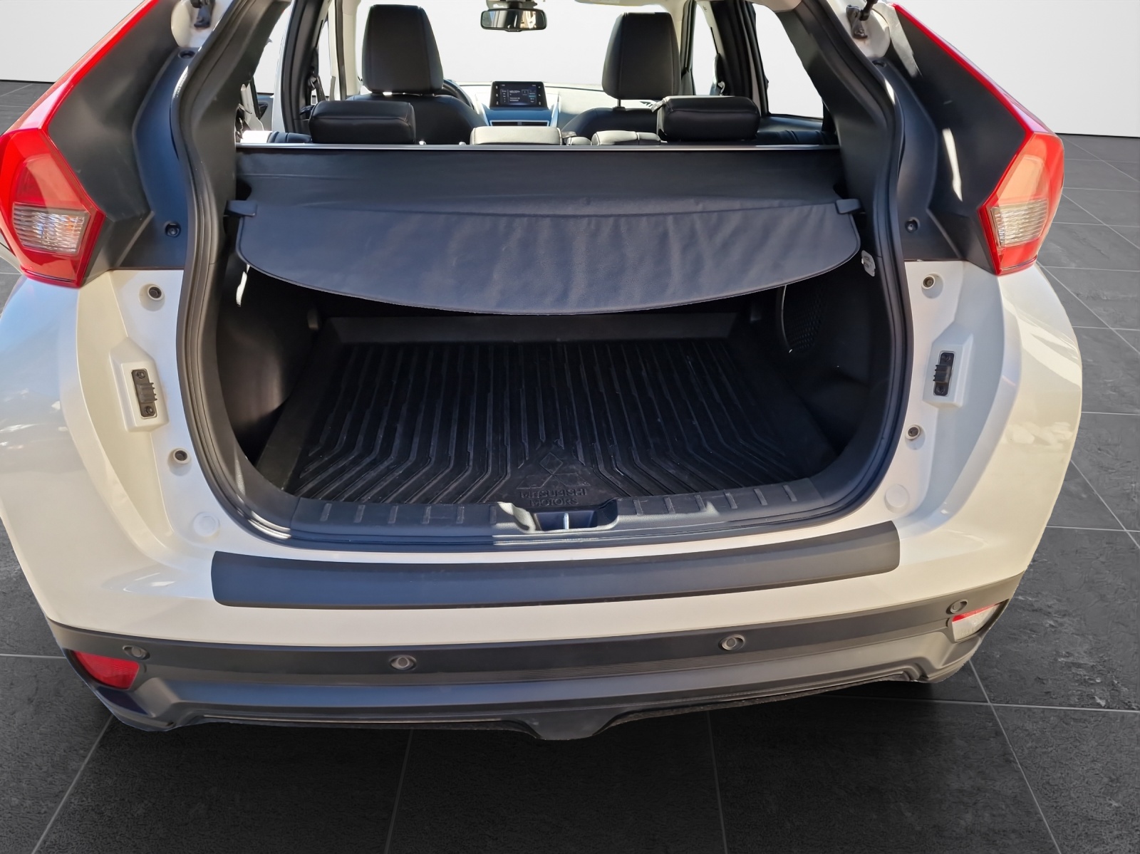 MITSUBISHI Eclipse Cross 1.5 T-Mivec Style Black 4WD CVT-image-8