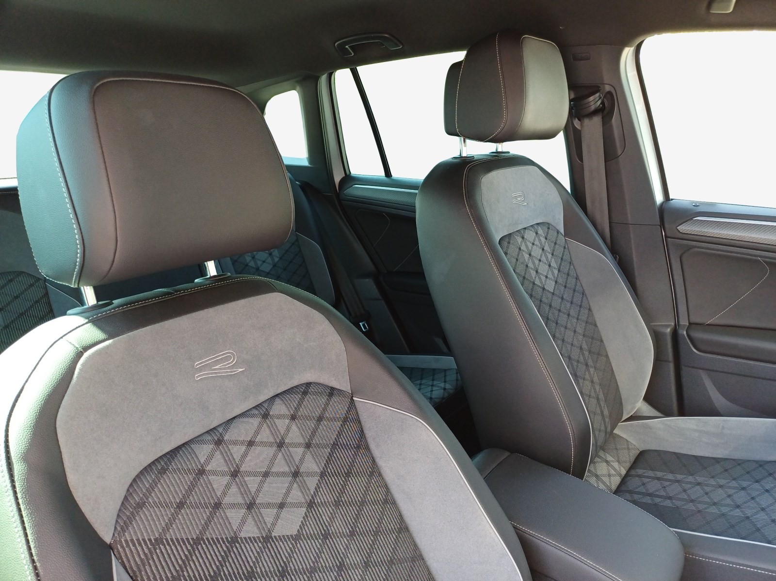 VW Tiguan 2.0TSI R-Line 4Motion DSG-image-14