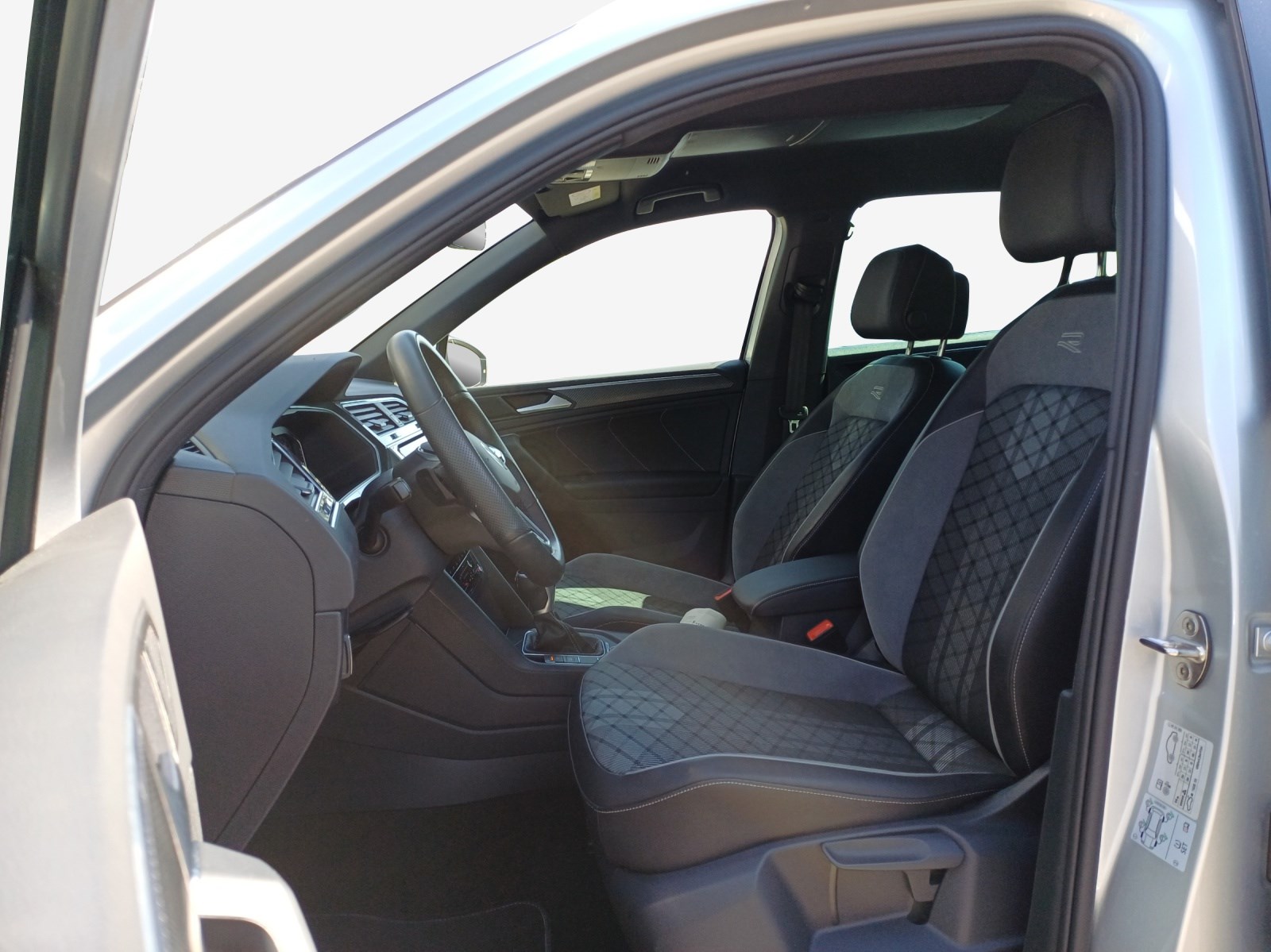 VW Tiguan 2.0TSI R-Line 4Motion DSG-image-7
