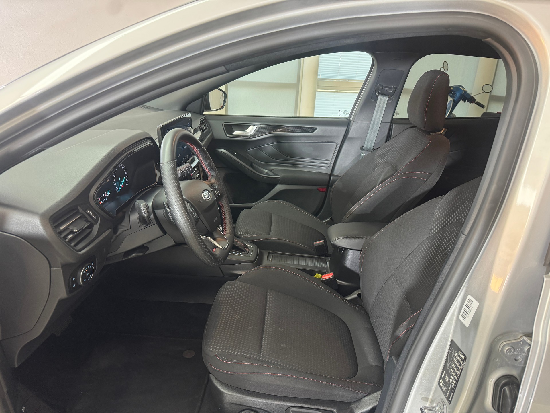FORD Focus 1.0 MHEV ST-Line Automat-showroom-element-3