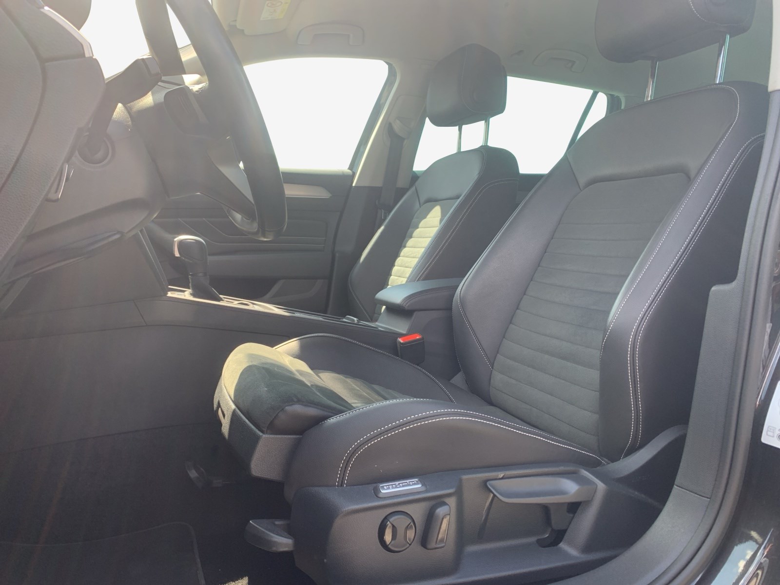 VW Passat 2.0 TDI BMT Elegance 4Motion DSG-image-7