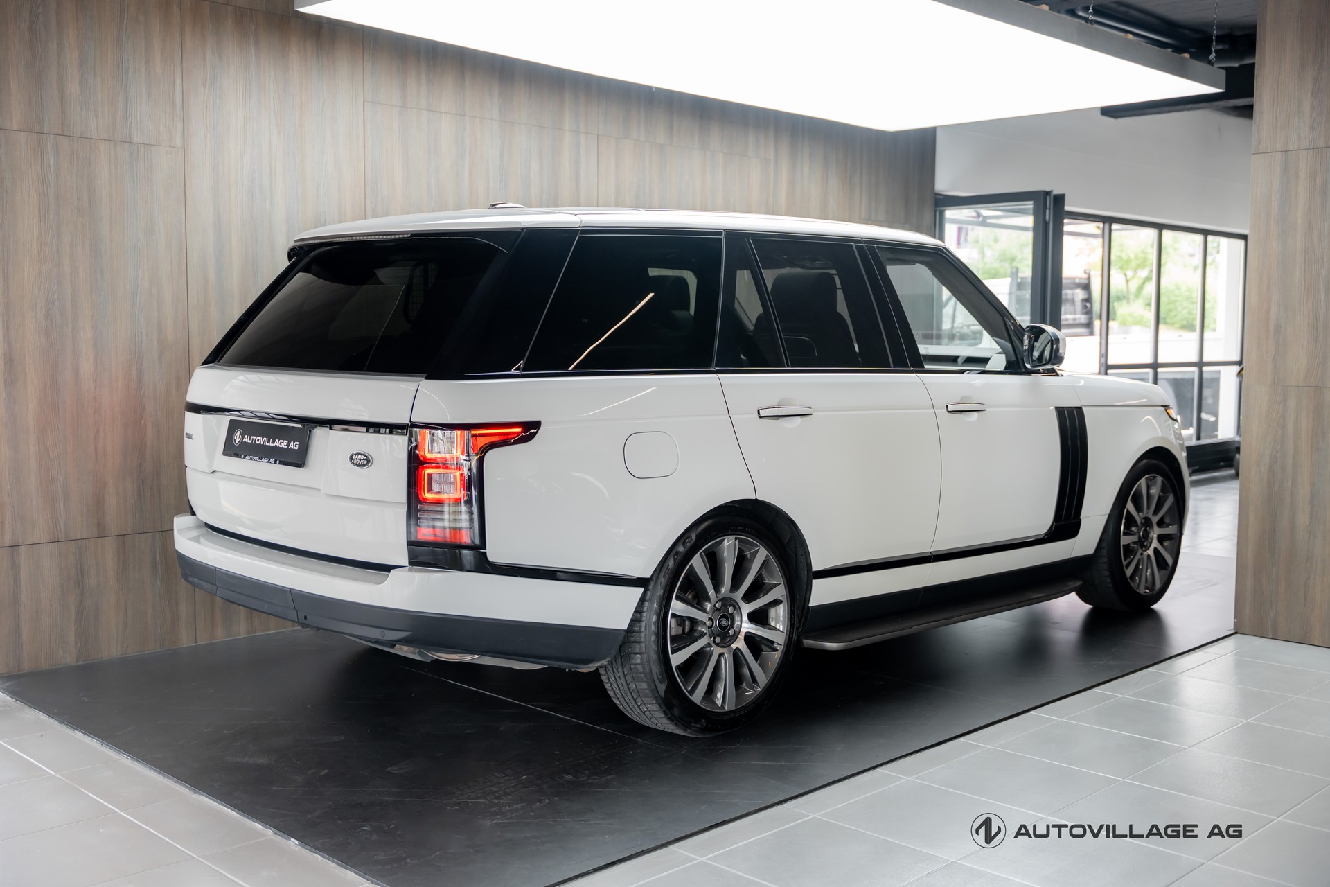 LAND ROVER Range Rover 4.4 SDV8 SV Autobiography Automatic-showroom-element-1