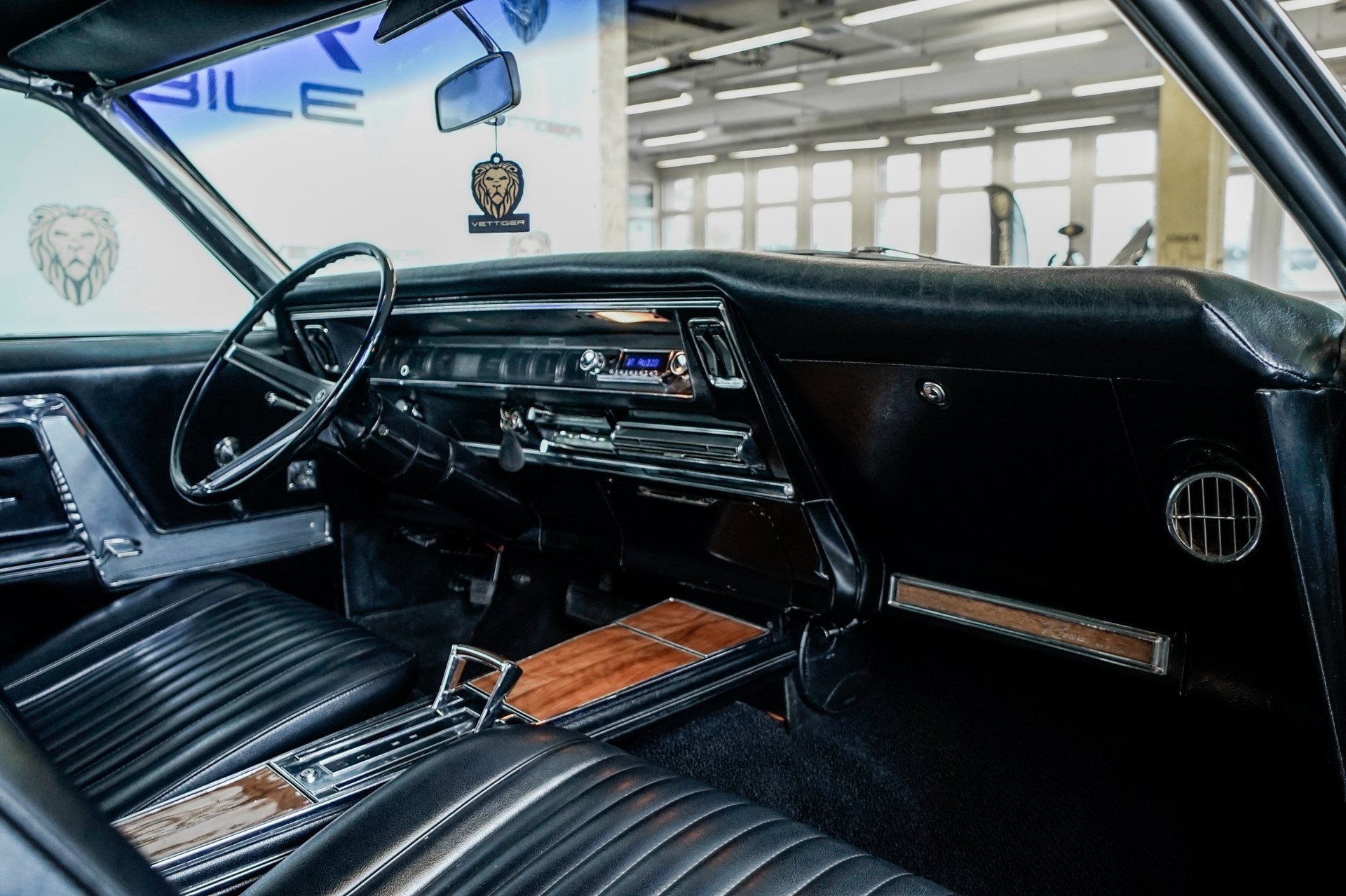 BUICK RIVIERA-image-11