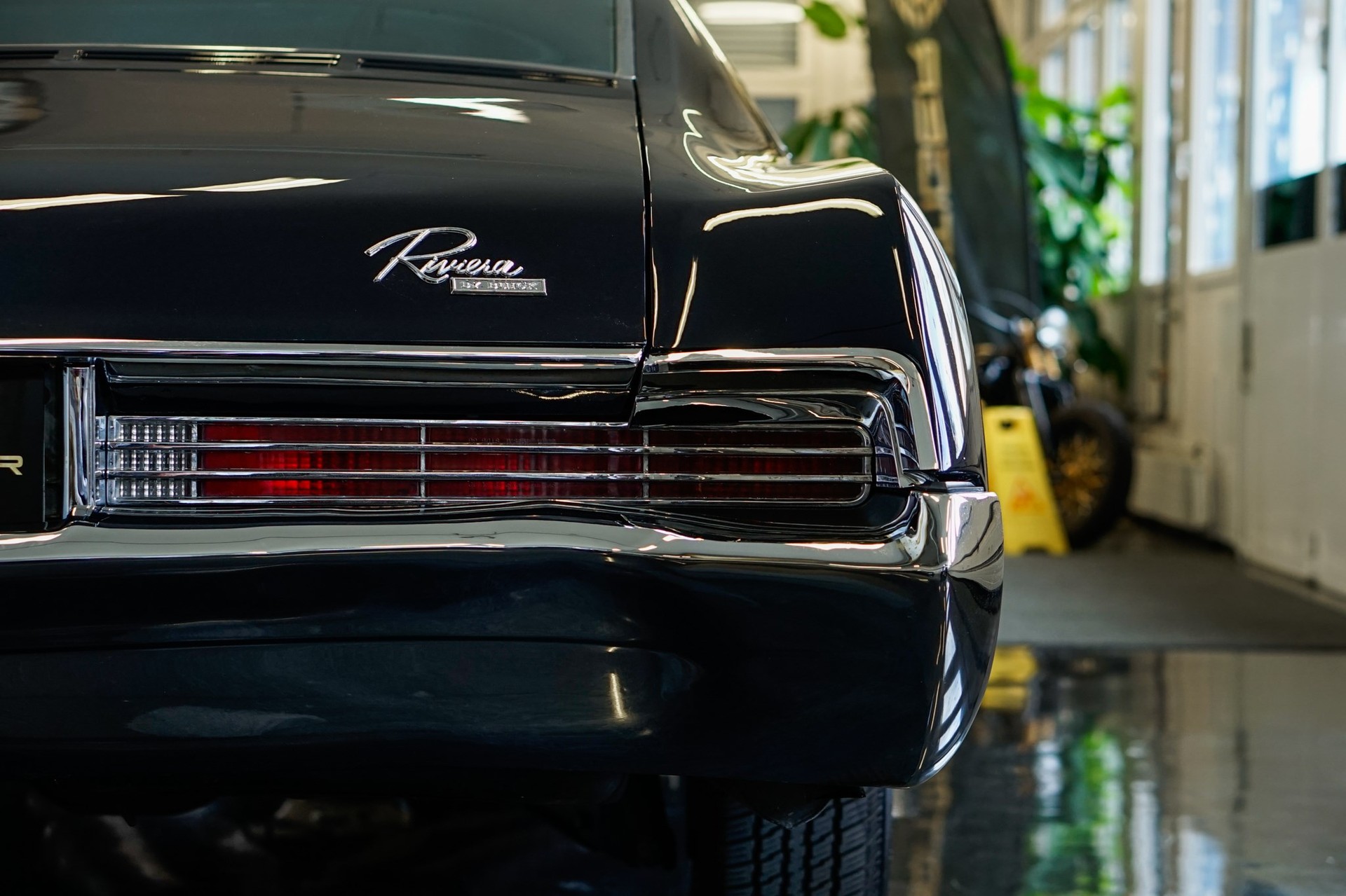 BUICK RIVIERA-image-7