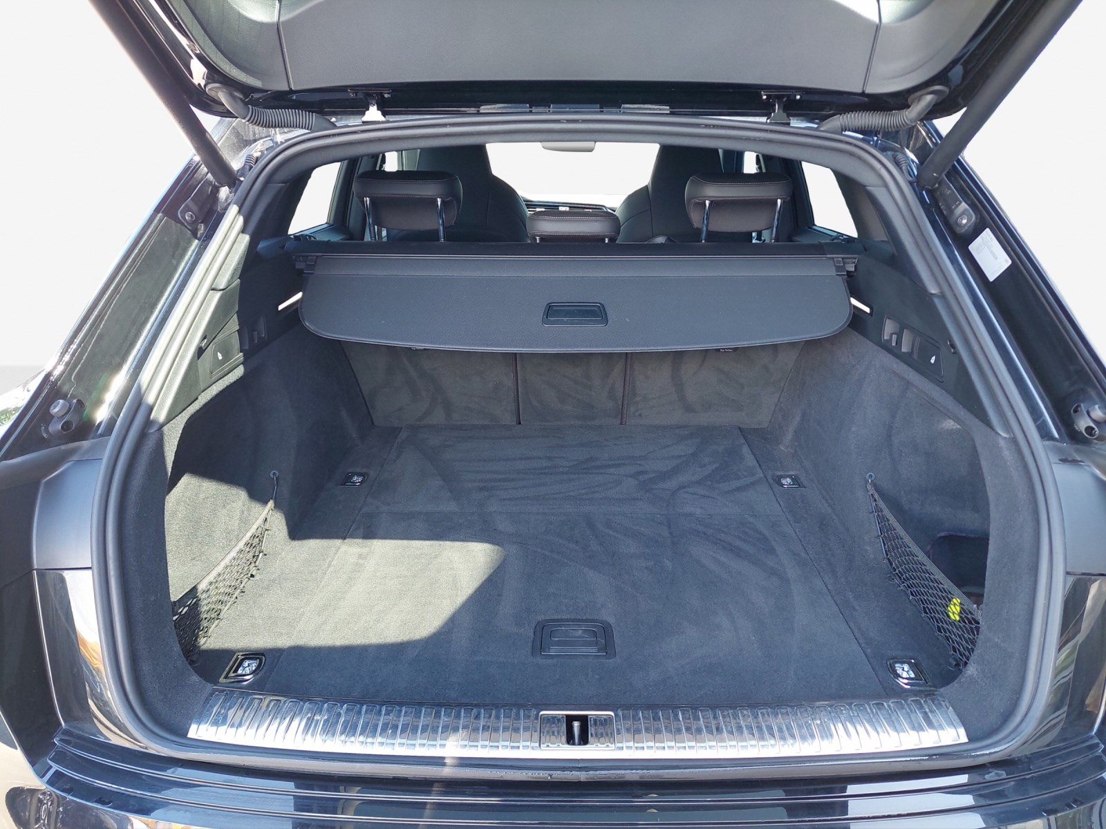 AUDI e-tron 55 S Line quattro-image-12
