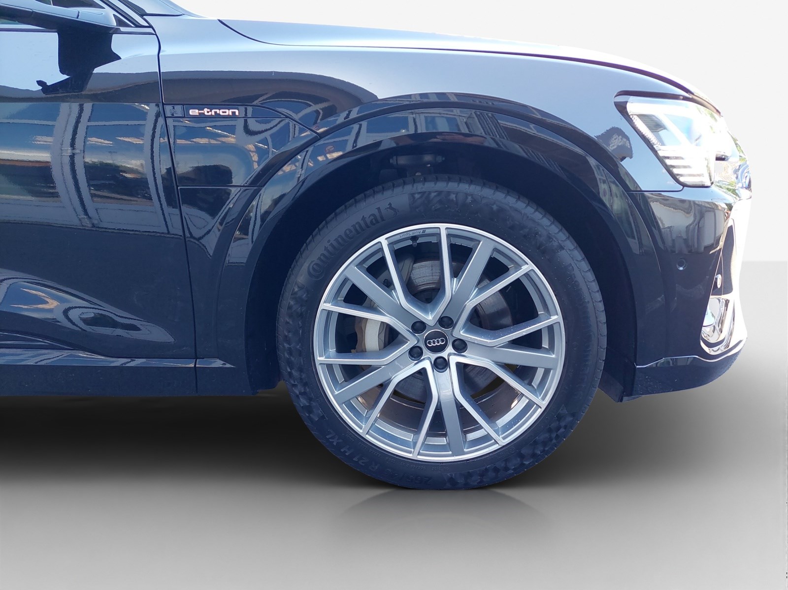 AUDI e-tron 55 S Line quattro-image-13