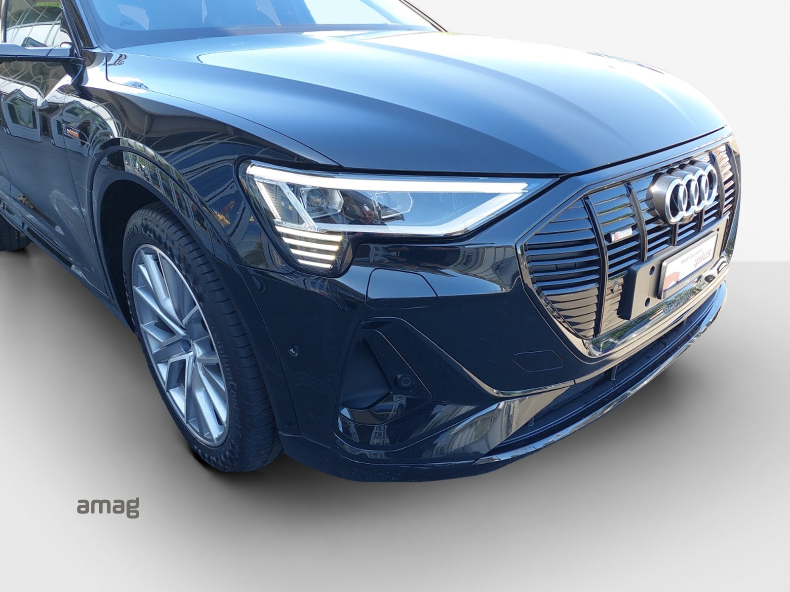 AUDI e-tron 55 S Line quattro-image-14
