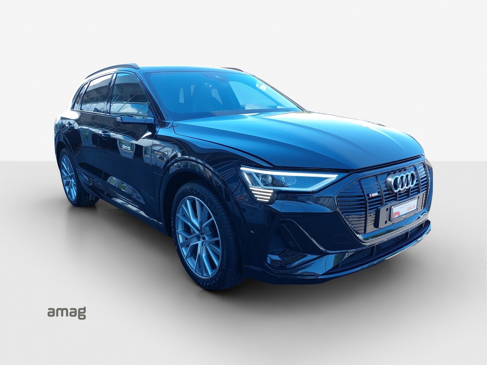 AUDI e-tron 55 S Line quattro-image-5