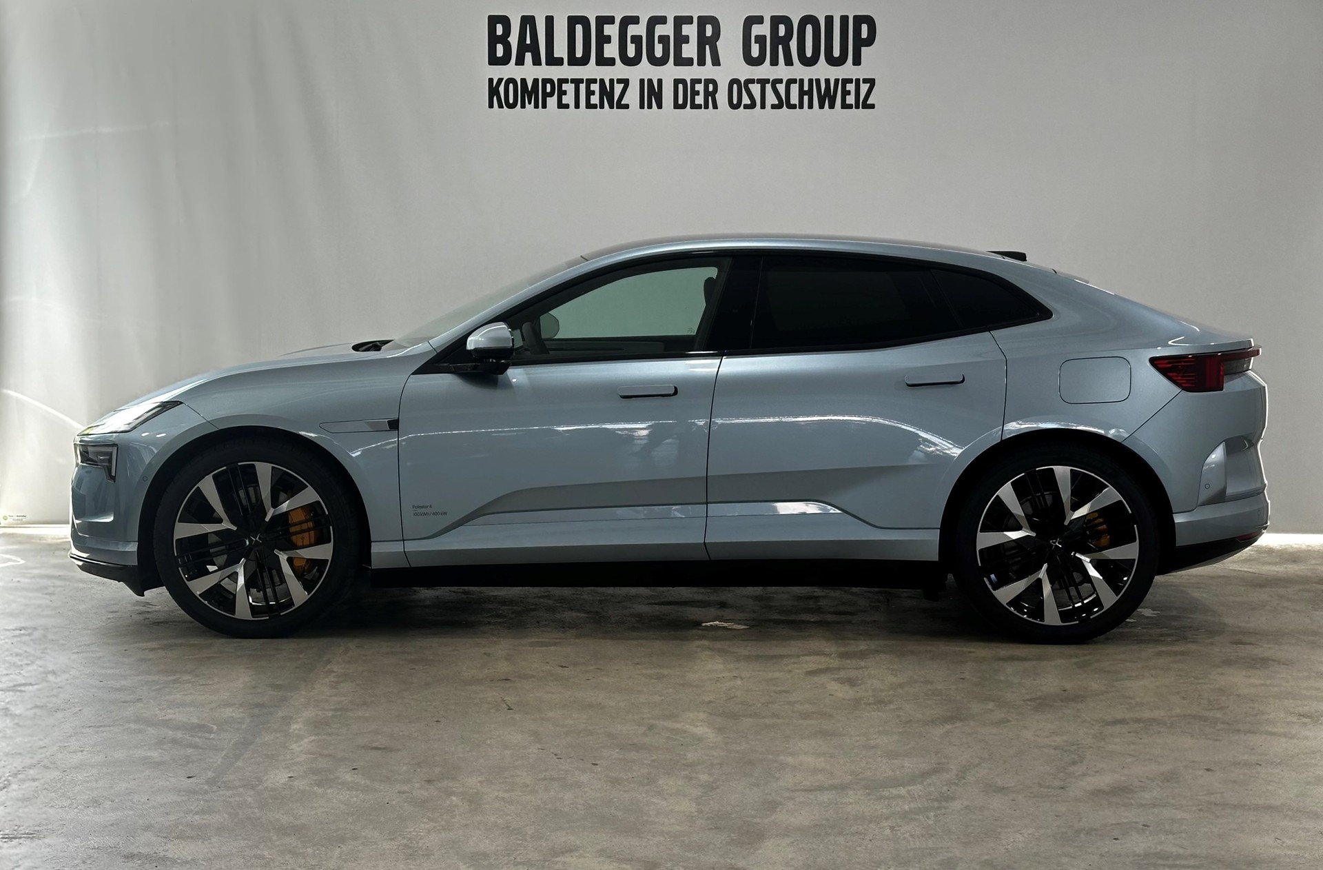 POLESTAR 4 Long Range Dual Motor-showroom-element-1