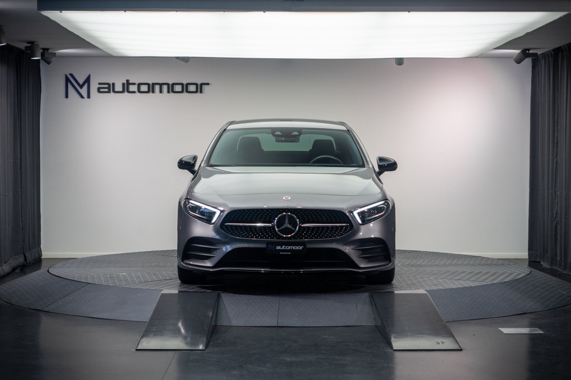 MERCEDES-BENZ A 200 AMG Line 7G-DCT Limousine *CH-Fahrzeug* *Assistenzpaket* *Rückfahrkamera*-showroom-element-1