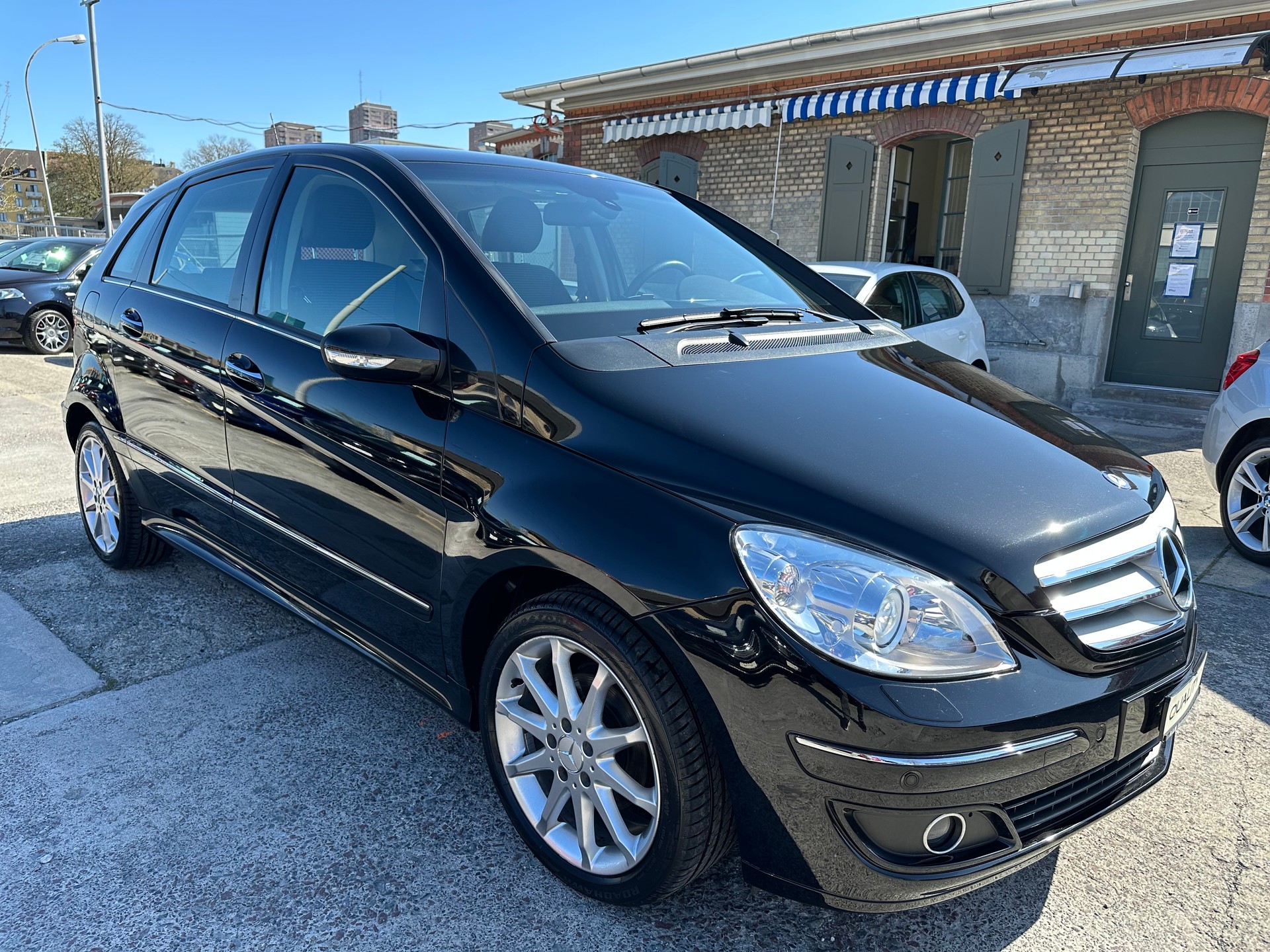 MERCEDES-BENZ B 170-showroom-element-2