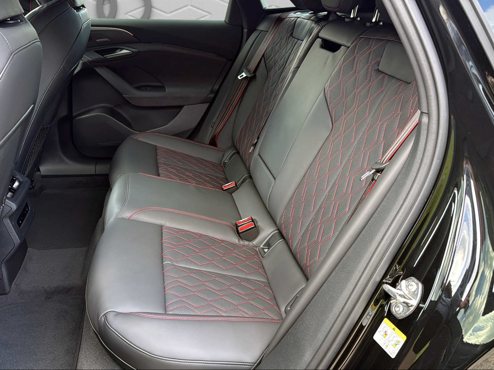AUDI A6 Avant e-tron quattro-image-12