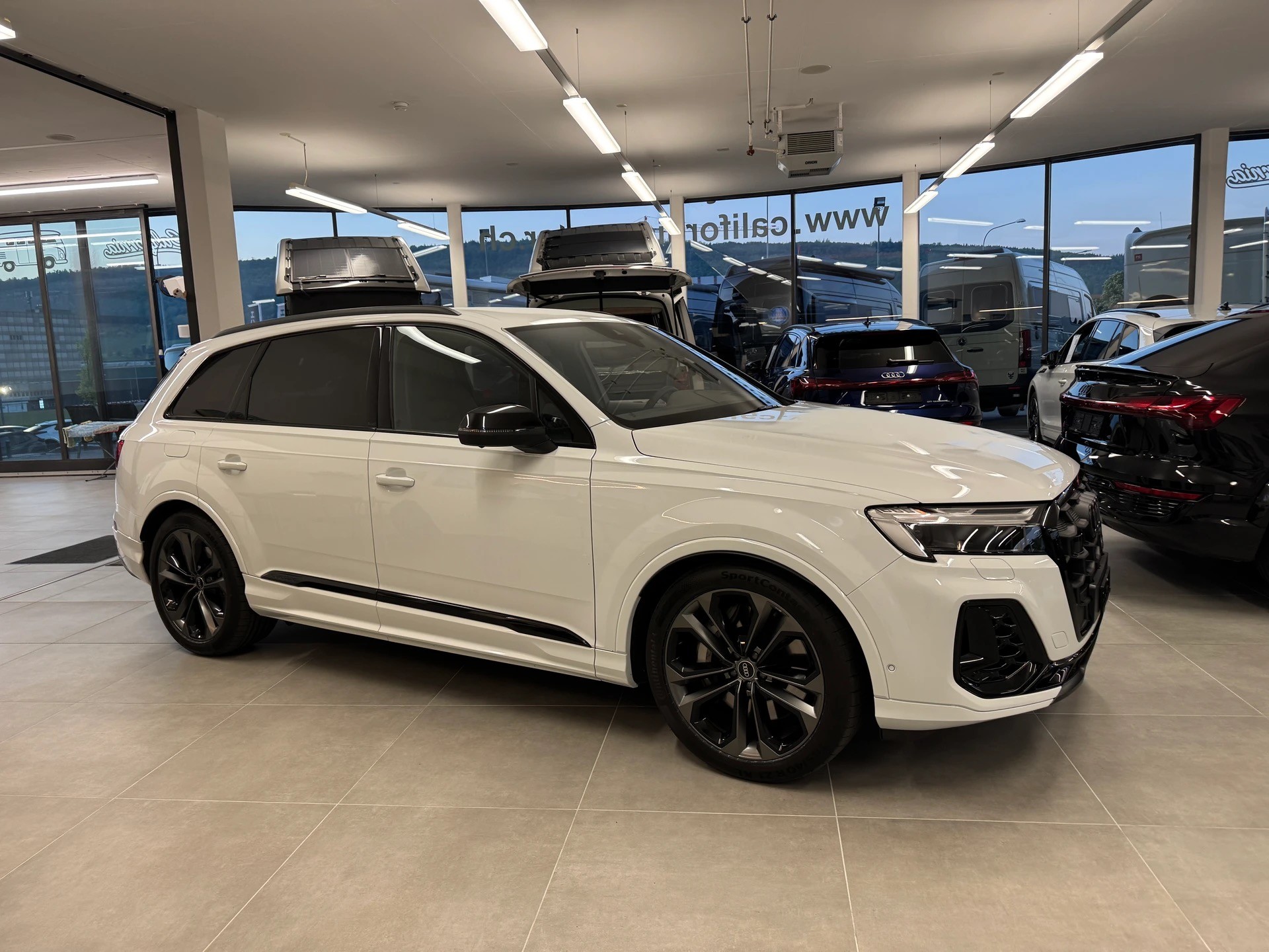 AUDI Q7 55 TFSI e quattro PHEV S line tiptronic *Model-2025* (Np.124`910.-)-showroom-element-3