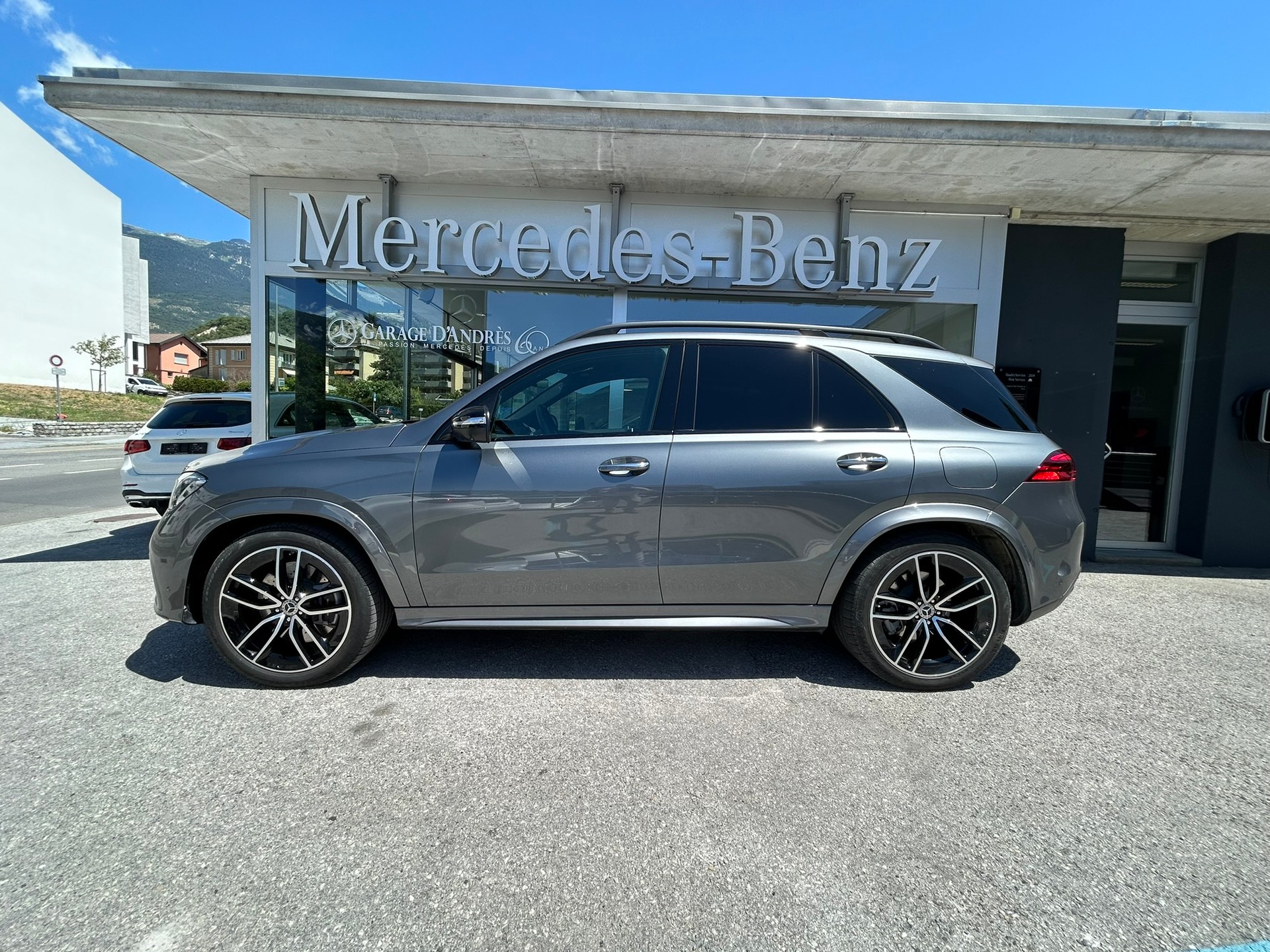 MERCEDES-BENZ GLE 400 e 4Matic 9G-Tronic-showroom-element-3