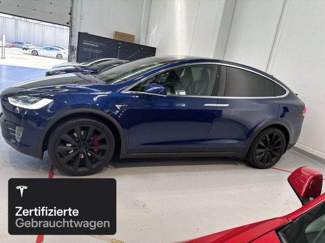TESLA Model X Ludicrous-showroom-element-2