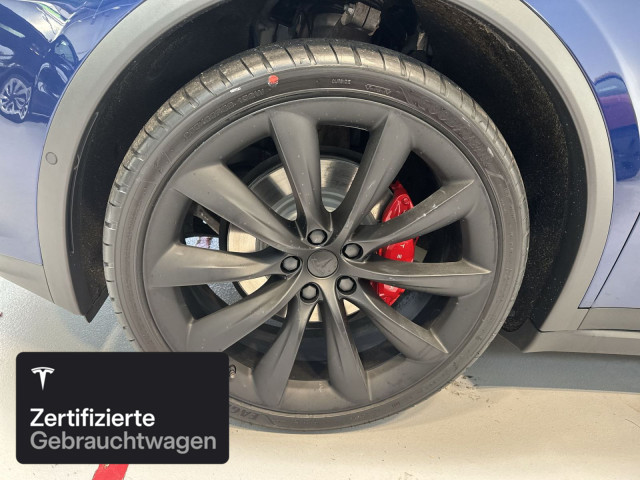 TESLA Model X Ludicrous-showroom-element-3