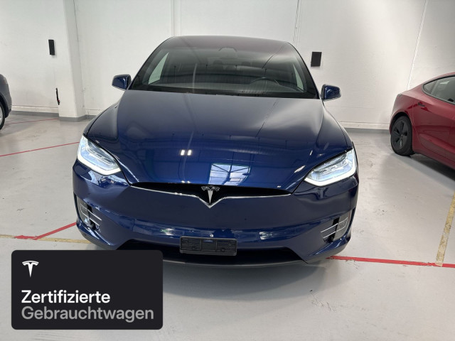 TESLA Model X Ludicrous-showroom-element-1