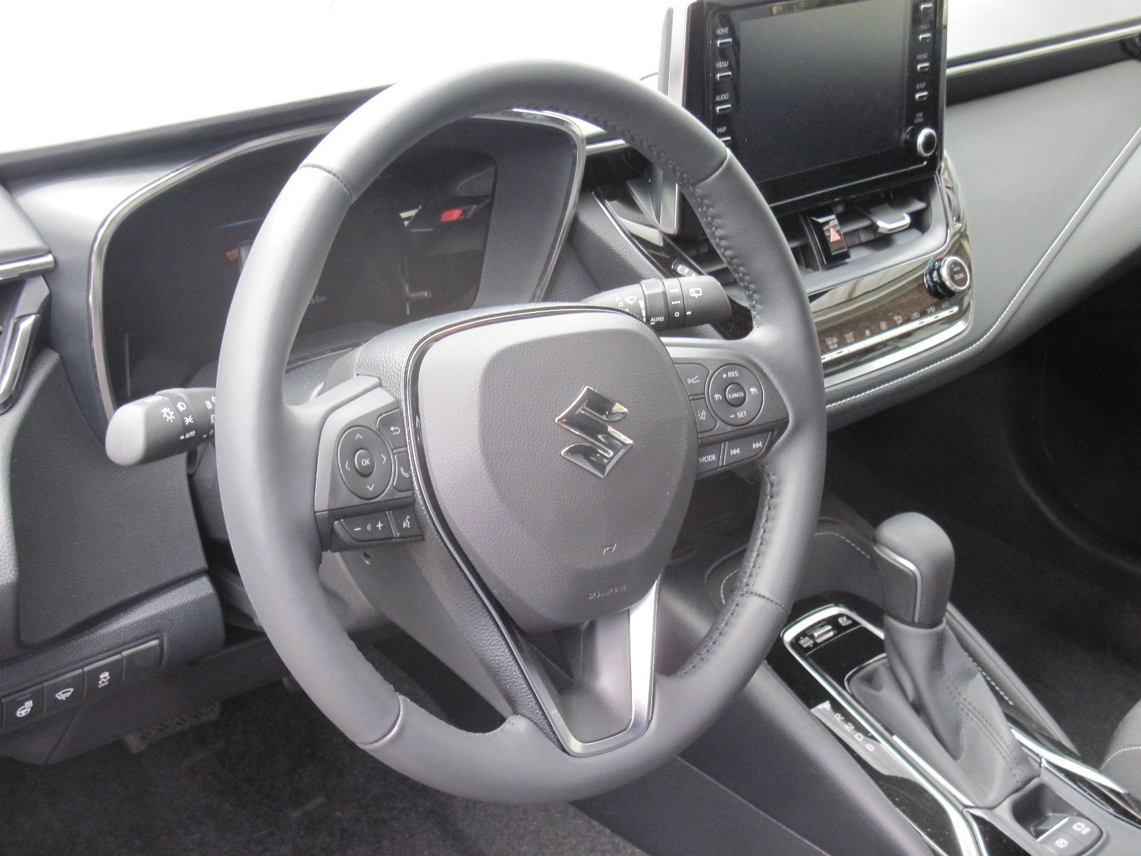 SUZUKI Swace 1.8 Hybrid Compact Top-image-11