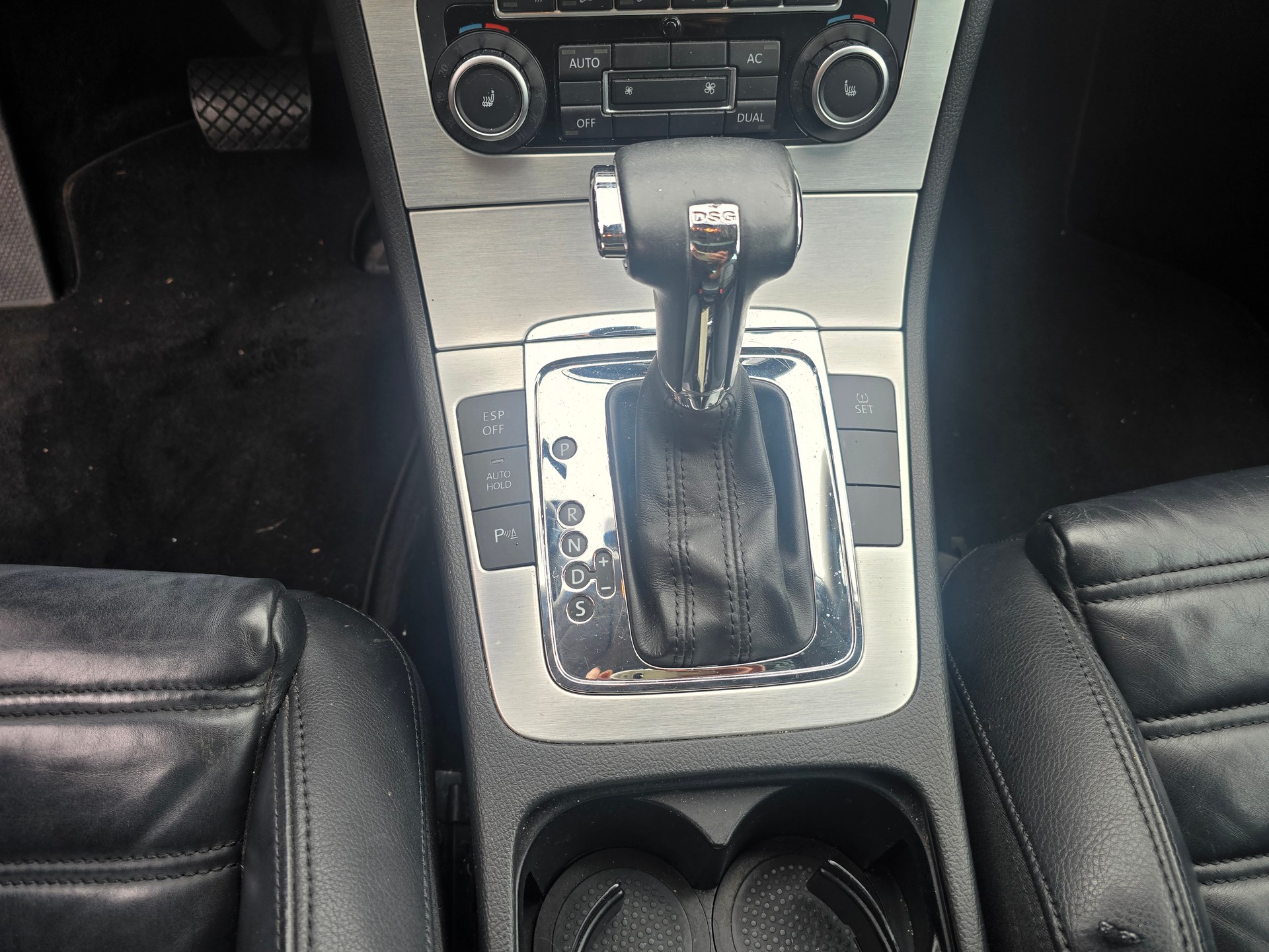 VW Passat Variant 2.0T FSI Highline DSG-image-16