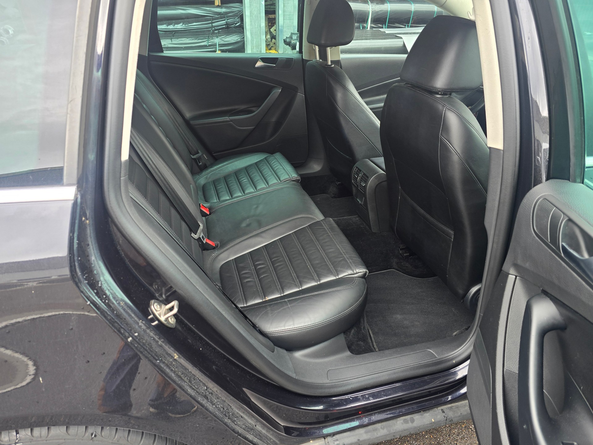 VW Passat Variant 2.0T FSI Highline DSG-image-8