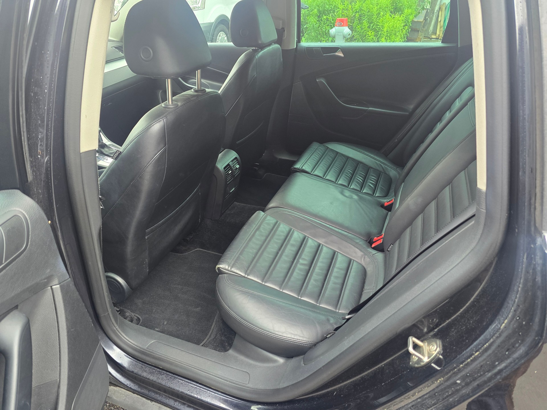 VW Passat Variant 2.0T FSI Highline DSG-image-12