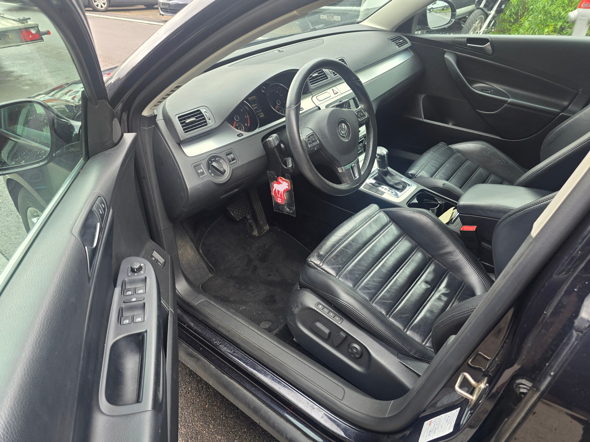 VW Passat Variant 2.0T FSI Highline DSG-image-11