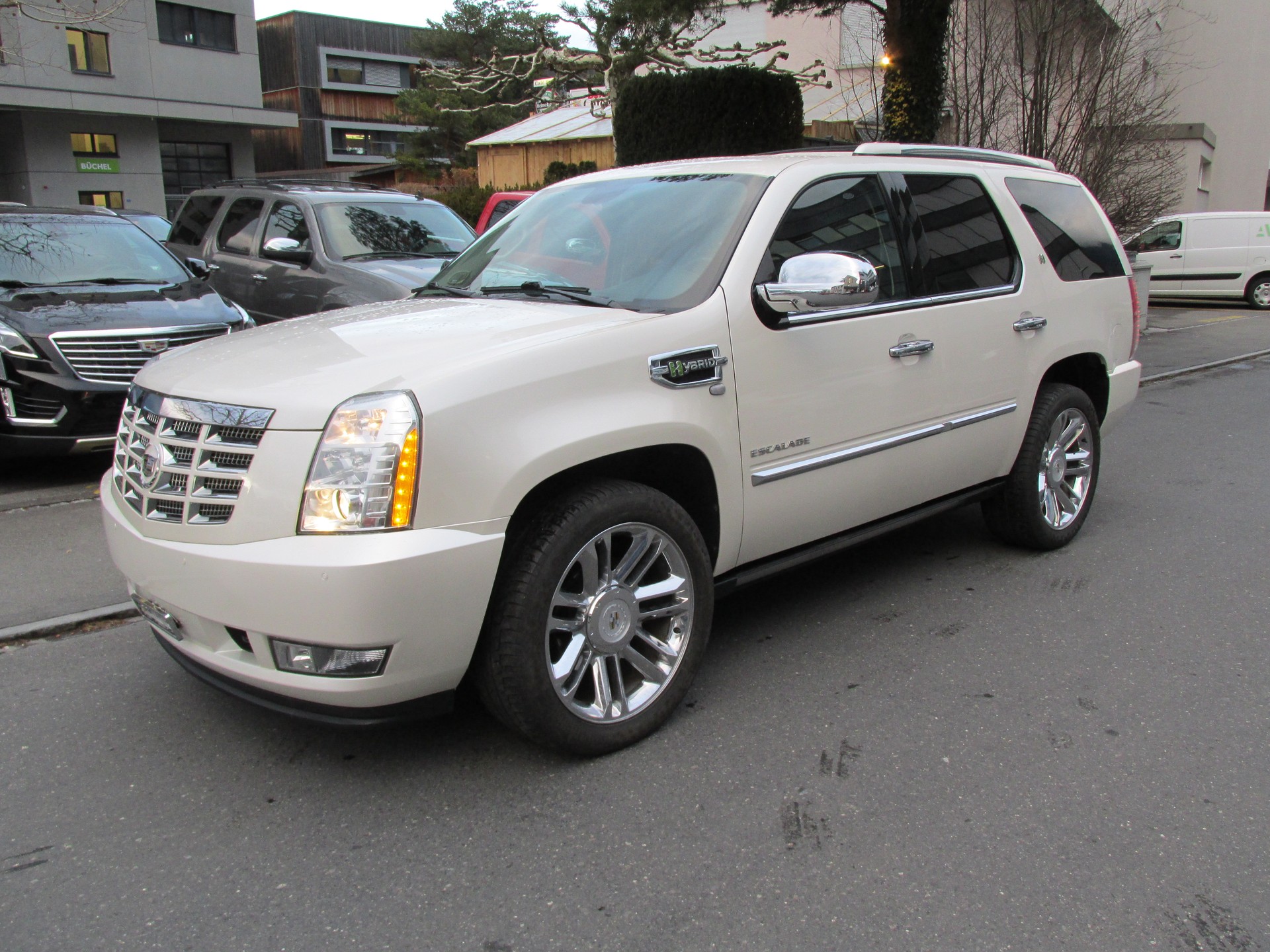 CADILLAC Escalade 6.0 Hybrid Platinum Edition