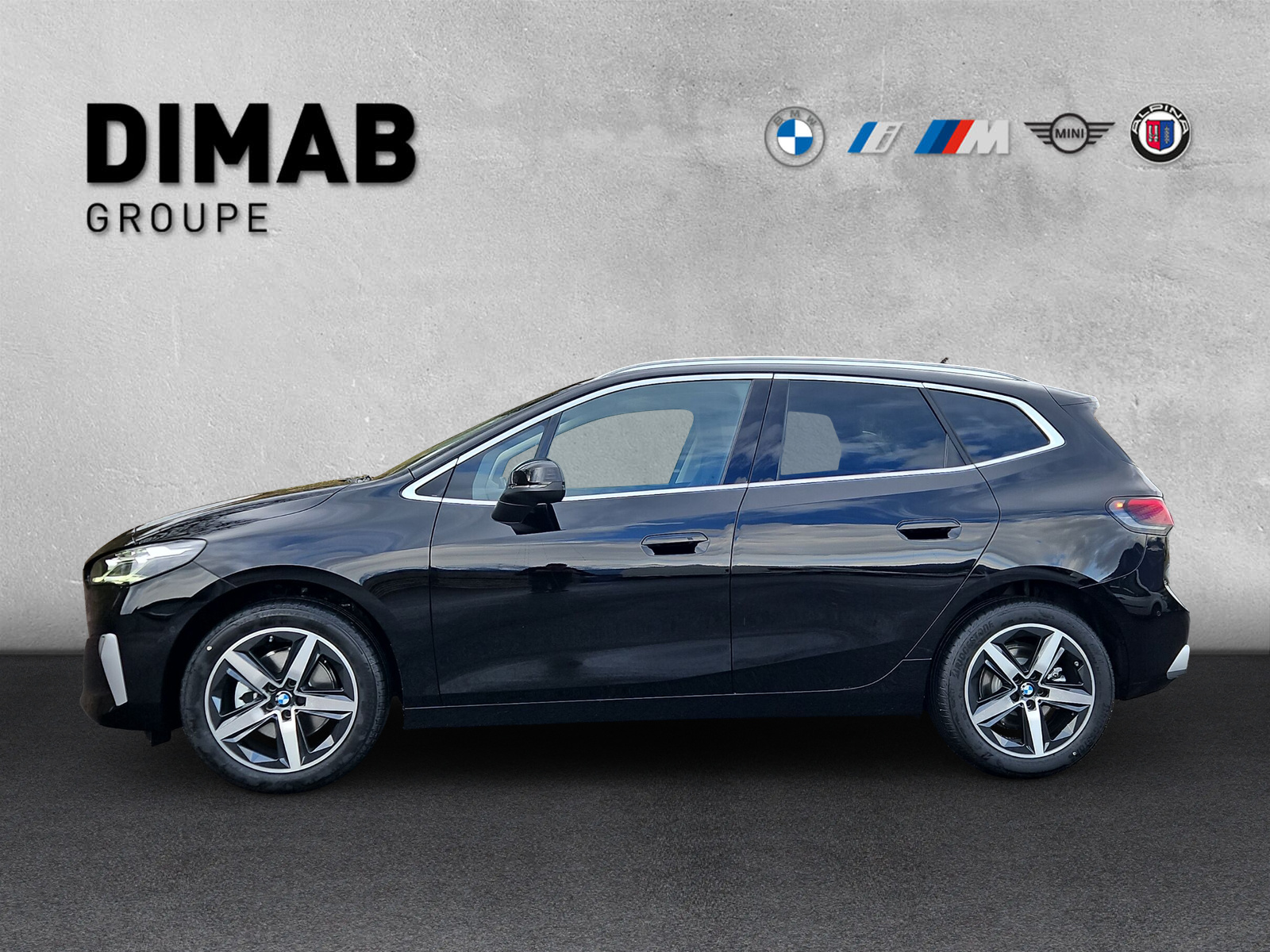 BMW 220i Active Tourer Luxury Line DKG-showroom-element-1